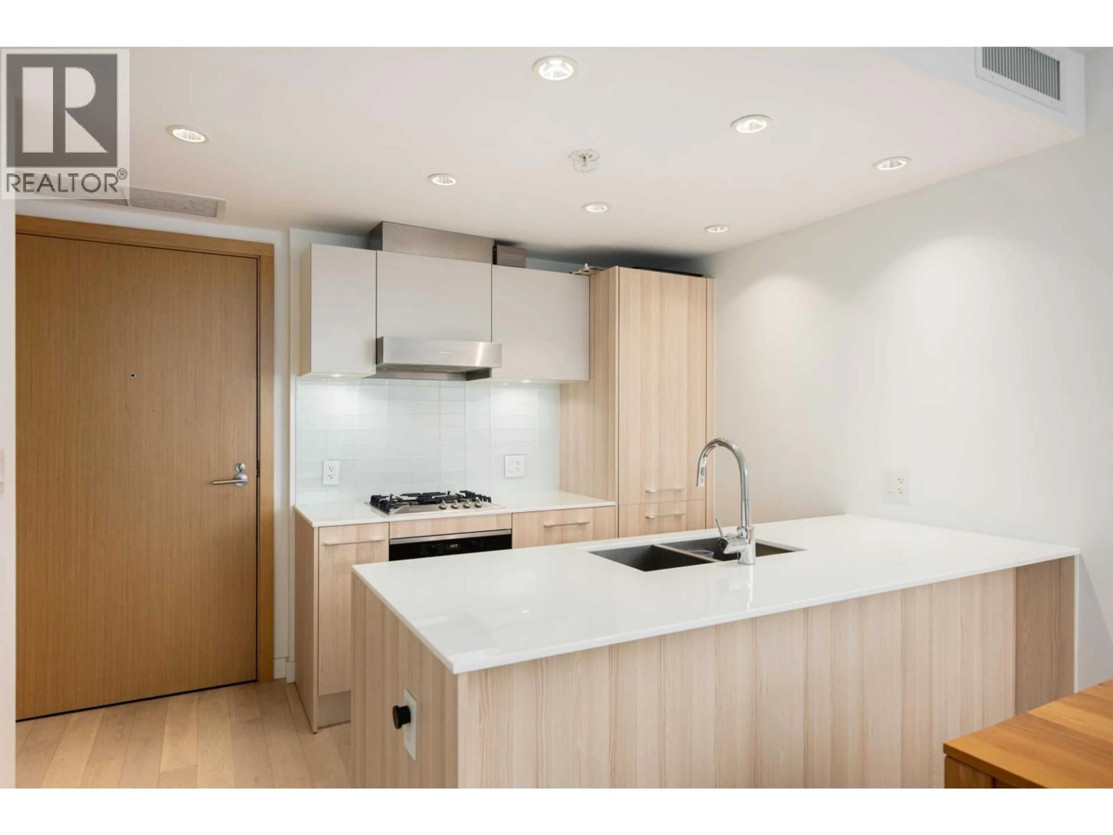 Standard kitchen, wood/laminate floor for 1606 - 2220 KINGSWAY, Vancouver British Columbia V5N2T7