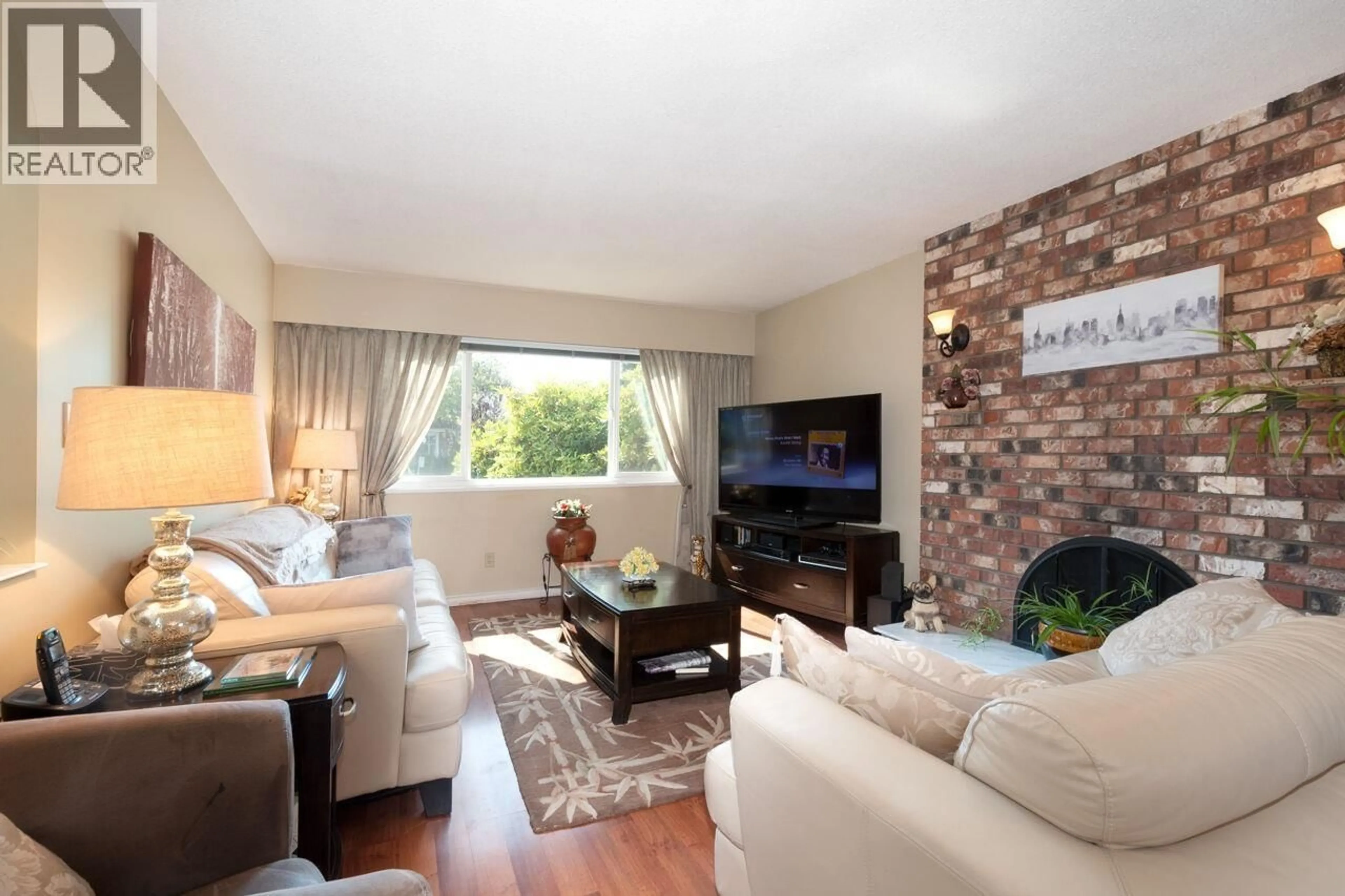 Living room with furniture, wood/laminate floor for 2155 15TH AVENUE, Vancouver British Columbia V6K2Y4