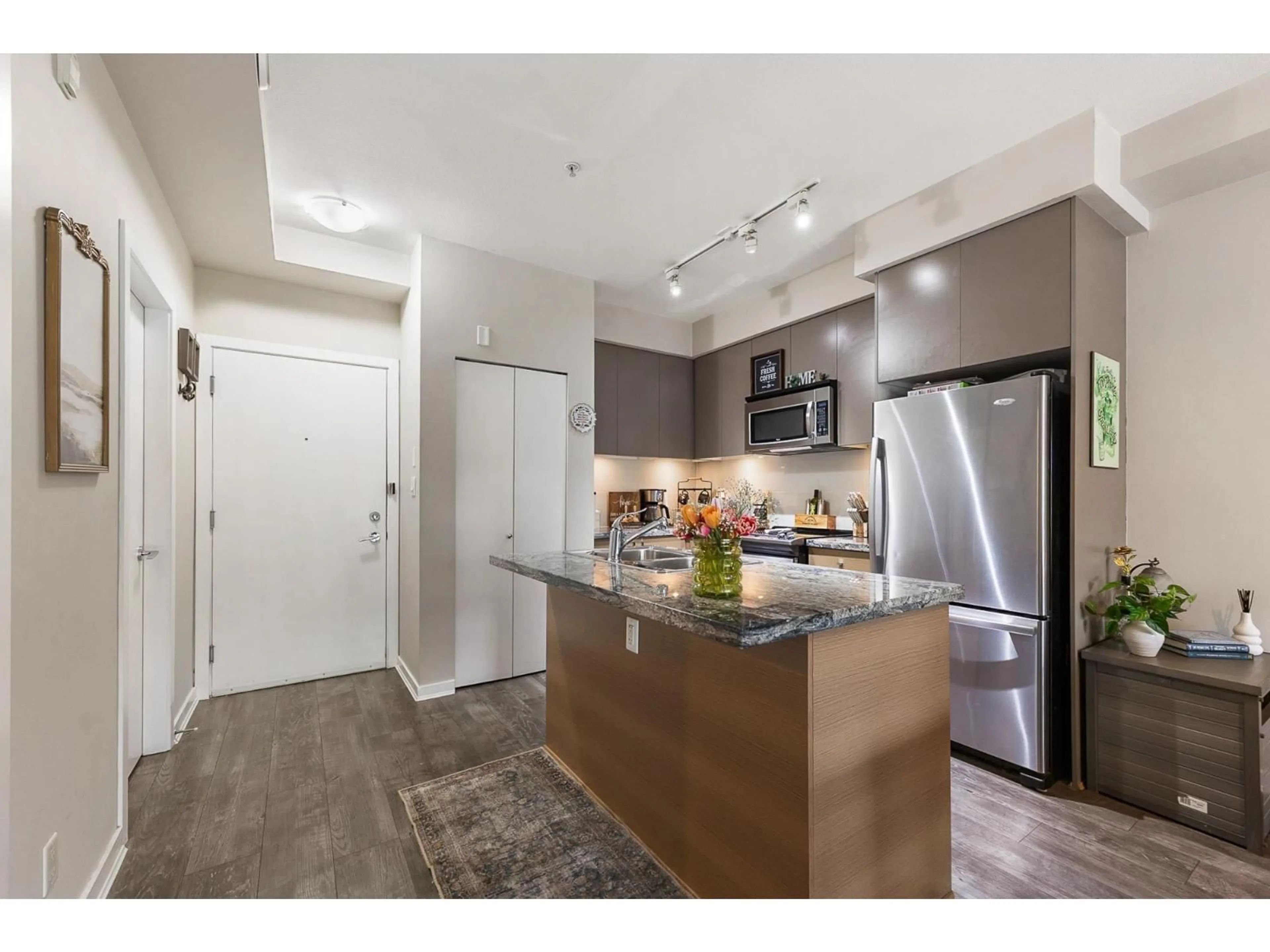 Open concept kitchen, unknown for 206 - 6430 194, Surrey British Columbia V4N6J7