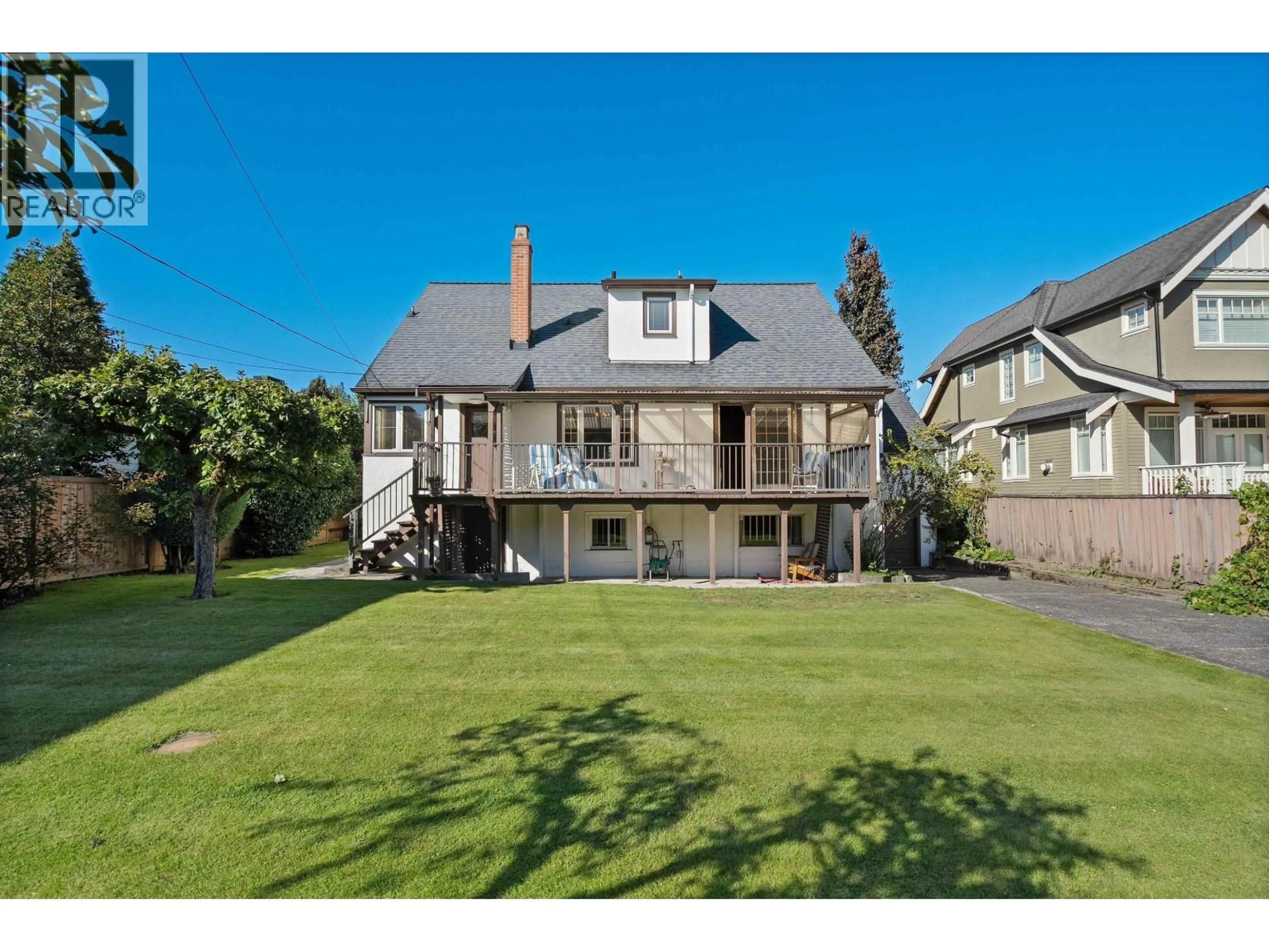 A pic from outside/outdoor area/front of a property/back of a property/a pic from drone, street for 4664 13TH AVENUE, Vancouver British Columbia V6R2V7