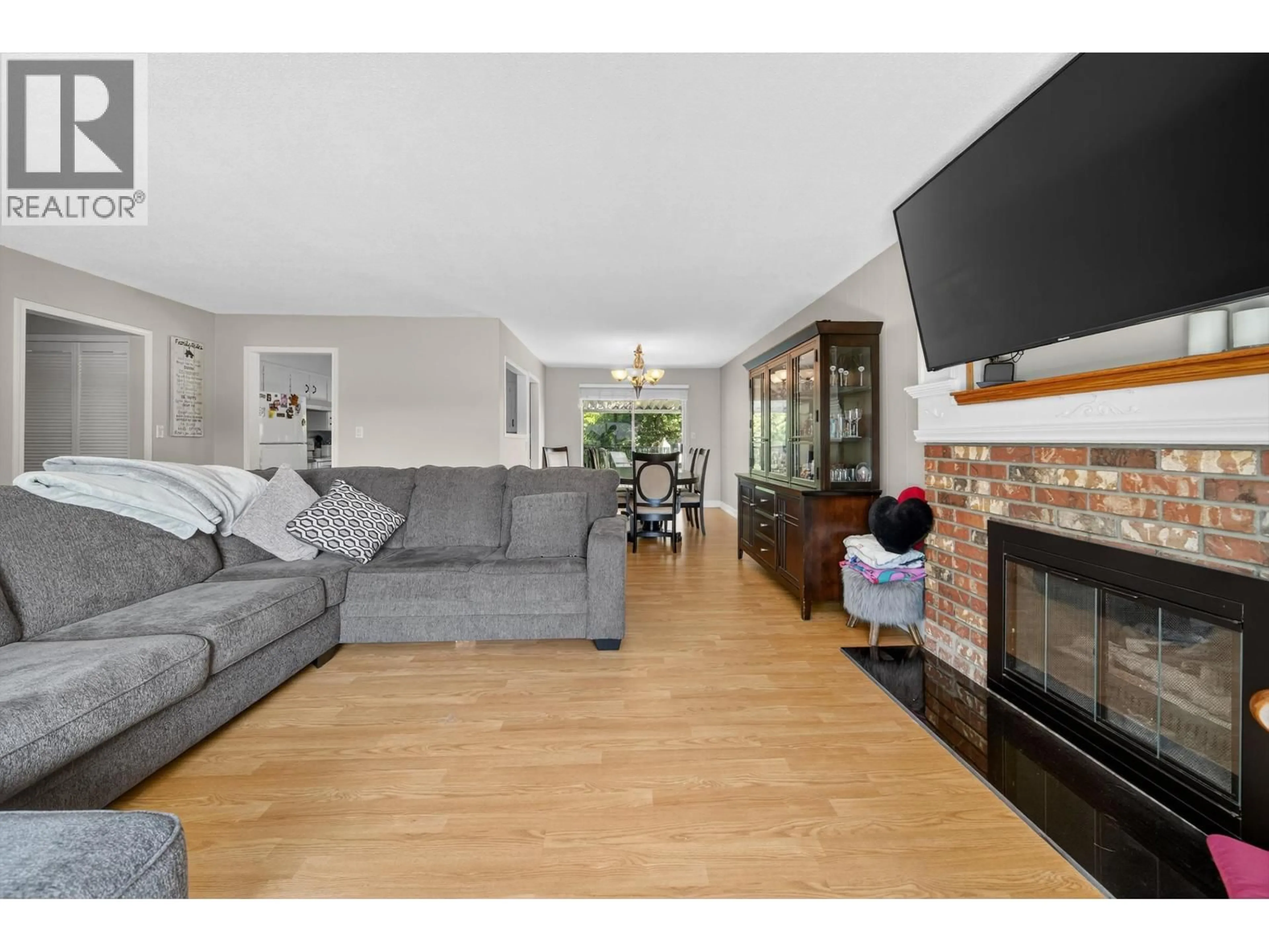 Living room with furniture, wood/laminate floor for 11912 229 STREET, Maple Ridge British Columbia V2X6P8