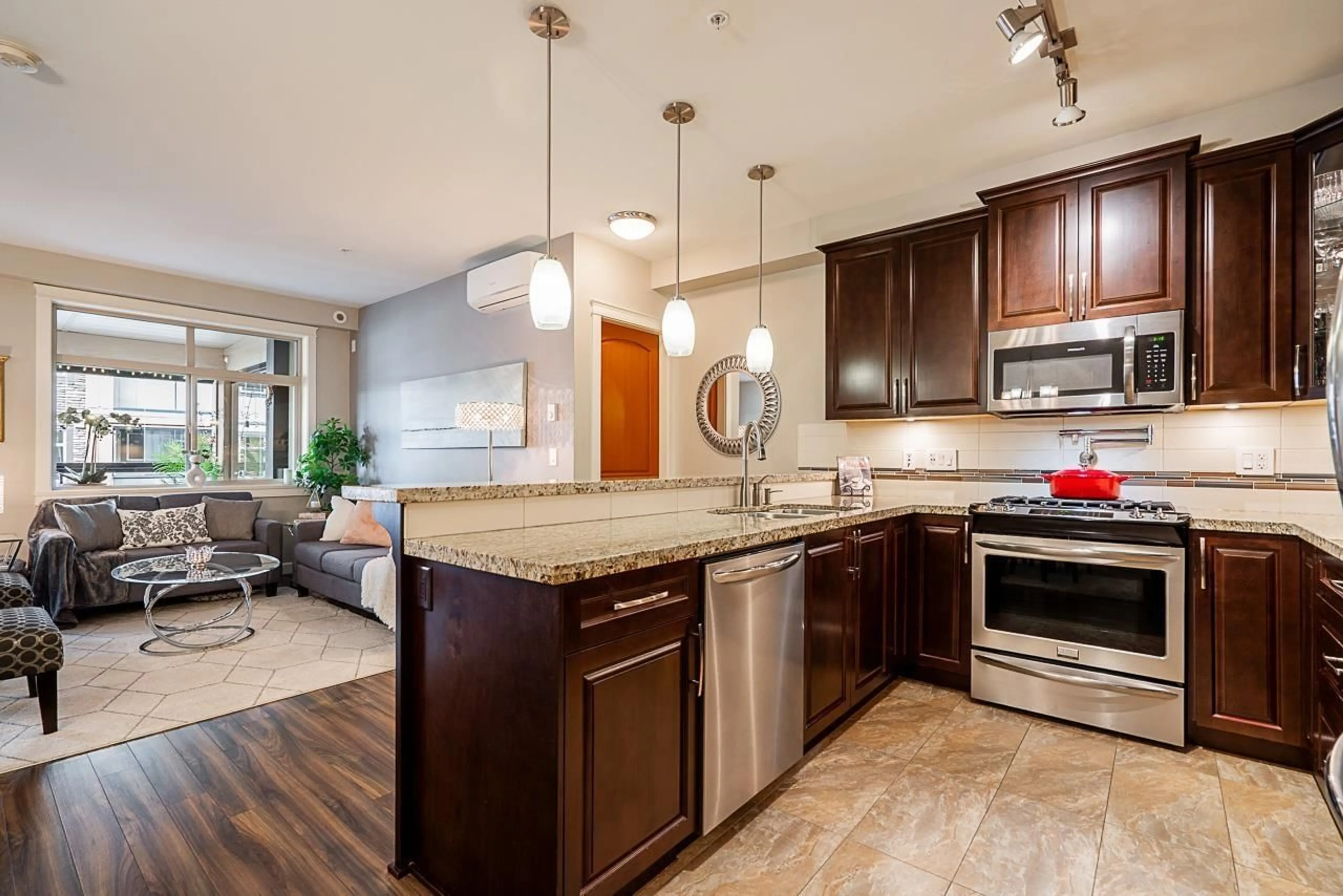Open concept kitchen, unknown for B323 - 8218 207A, Langley British Columbia V2Y0Y1