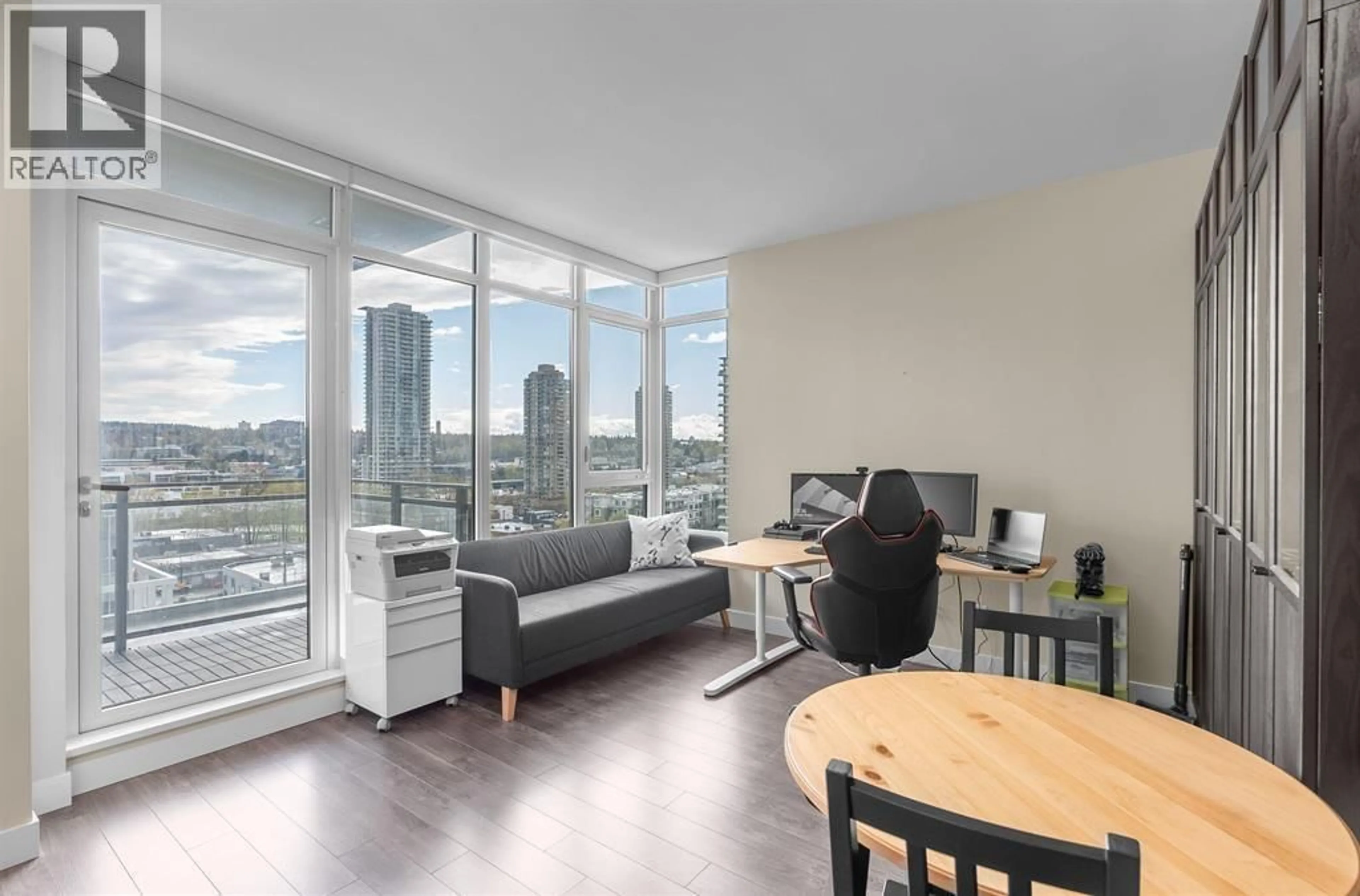 Living room with furniture, unknown for 809 - 2008 ROSSER AVENUE, Burnaby British Columbia V5C0H8