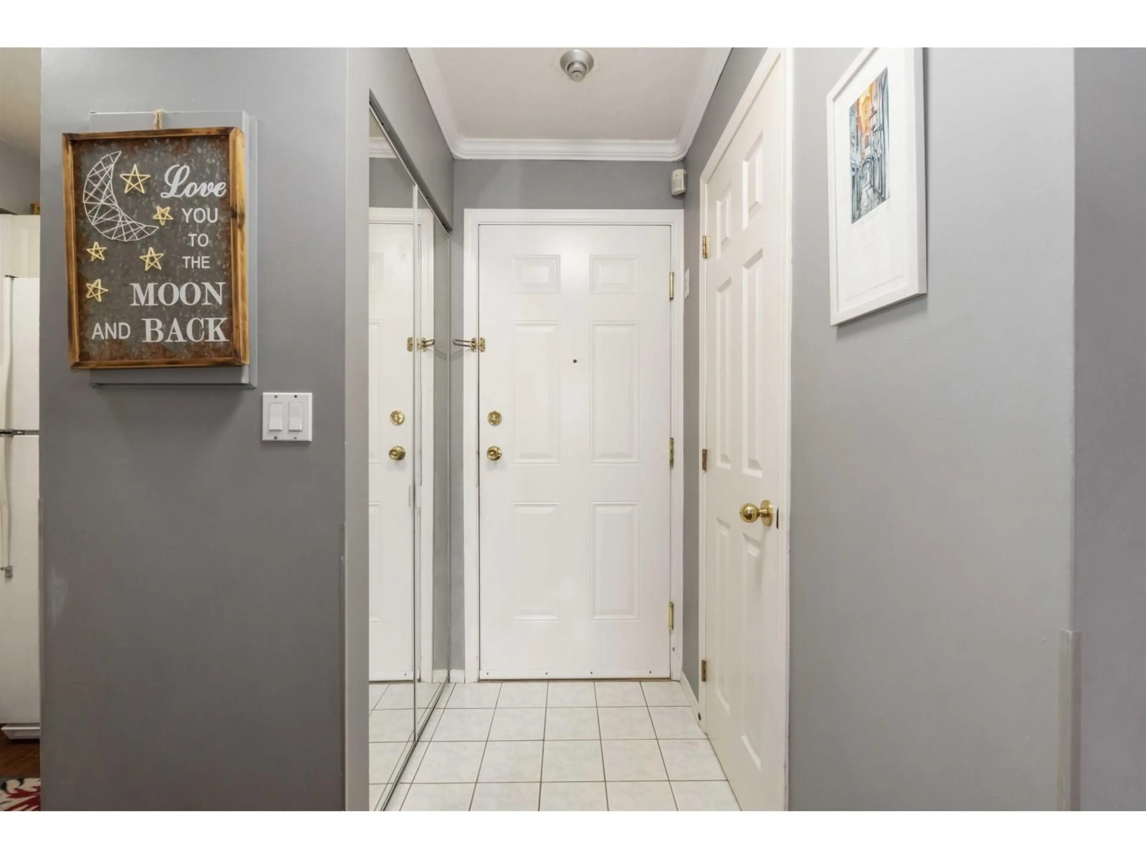 Indoor entryway for 308 - 14355 103, Surrey British Columbia V3T5V5
