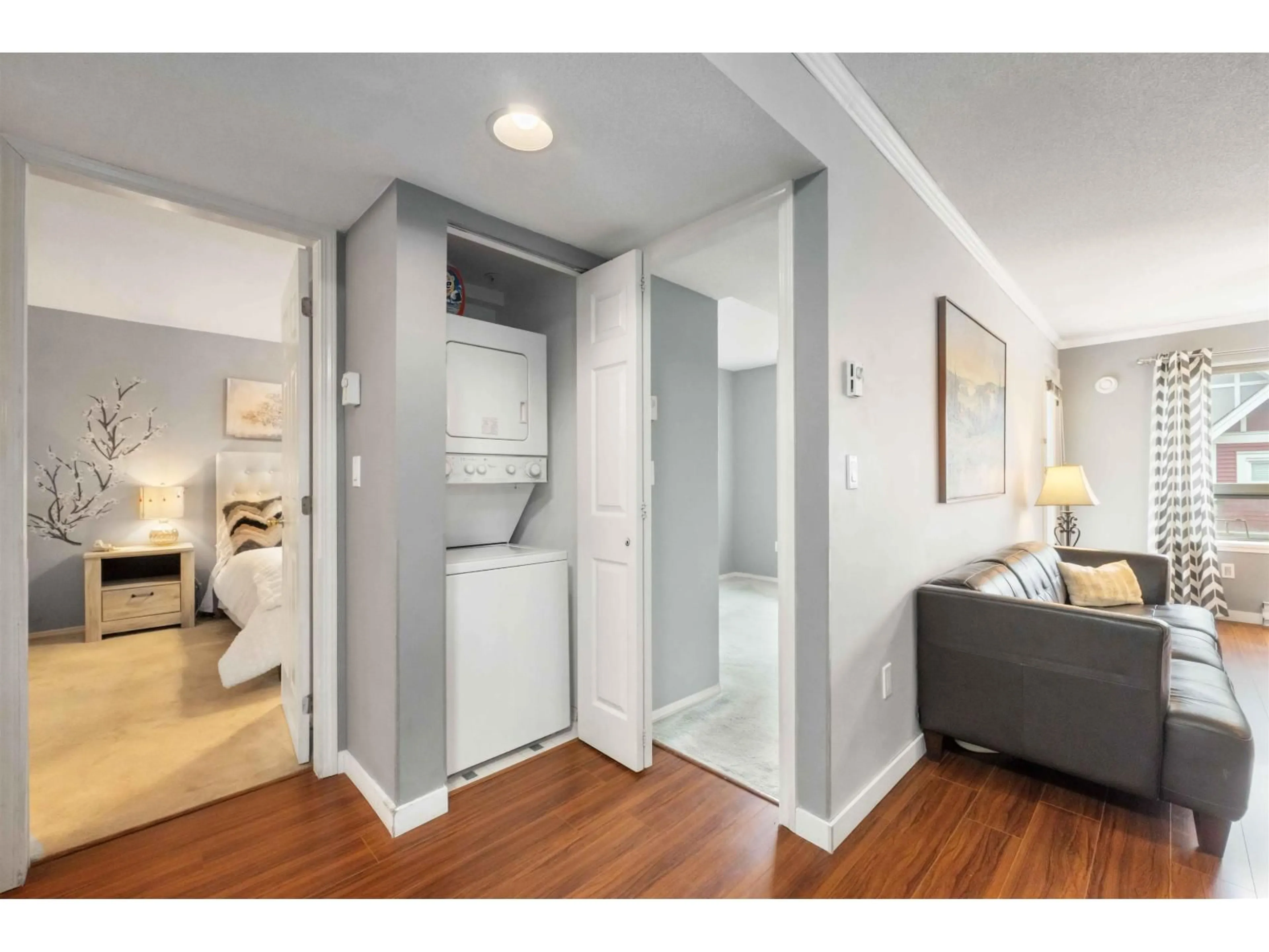 Indoor entryway for 308 - 14355 103, Surrey British Columbia V3T5V5