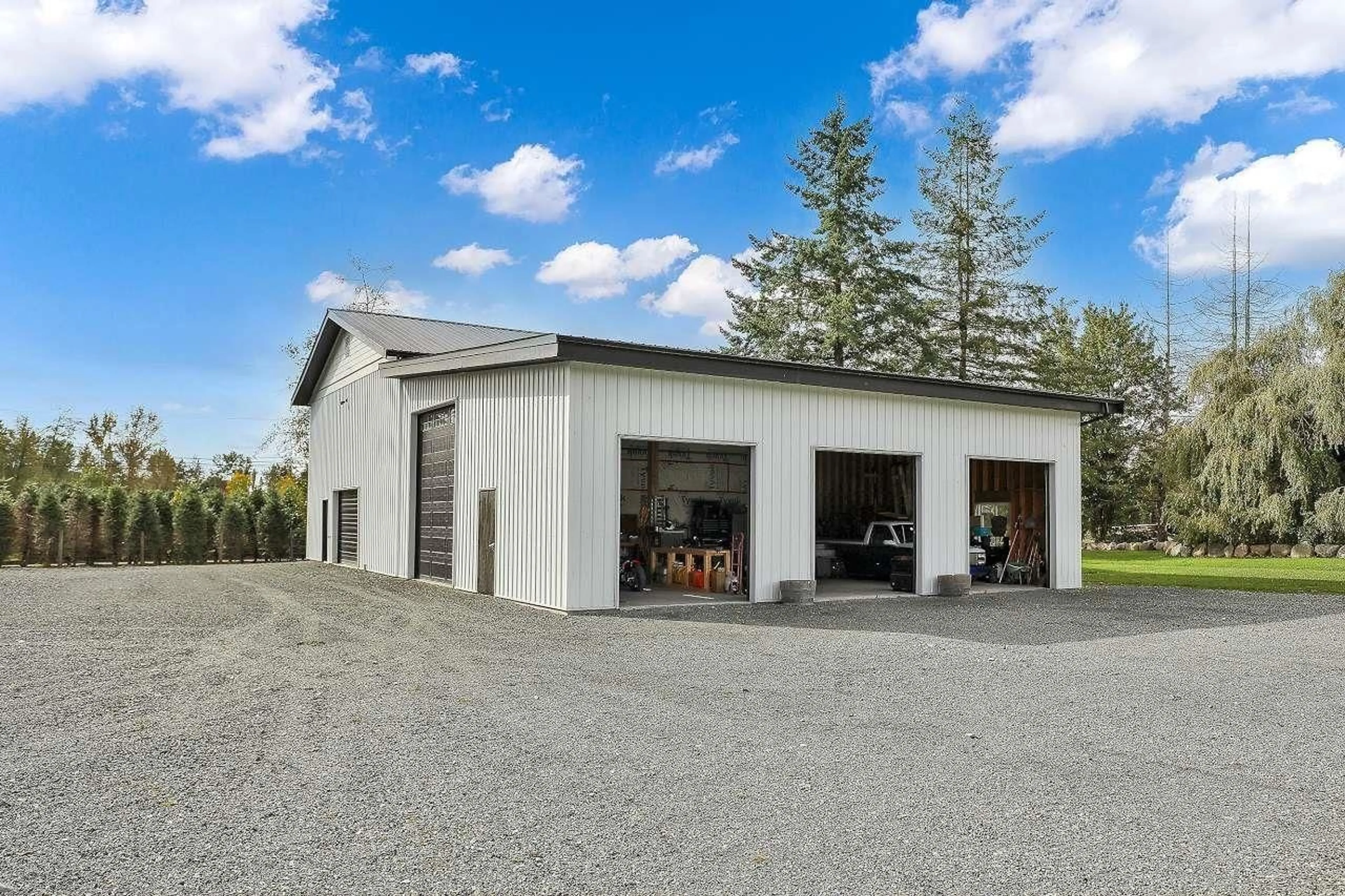 Indoor garage for 2693 256, Langley British Columbia V4W1Y3