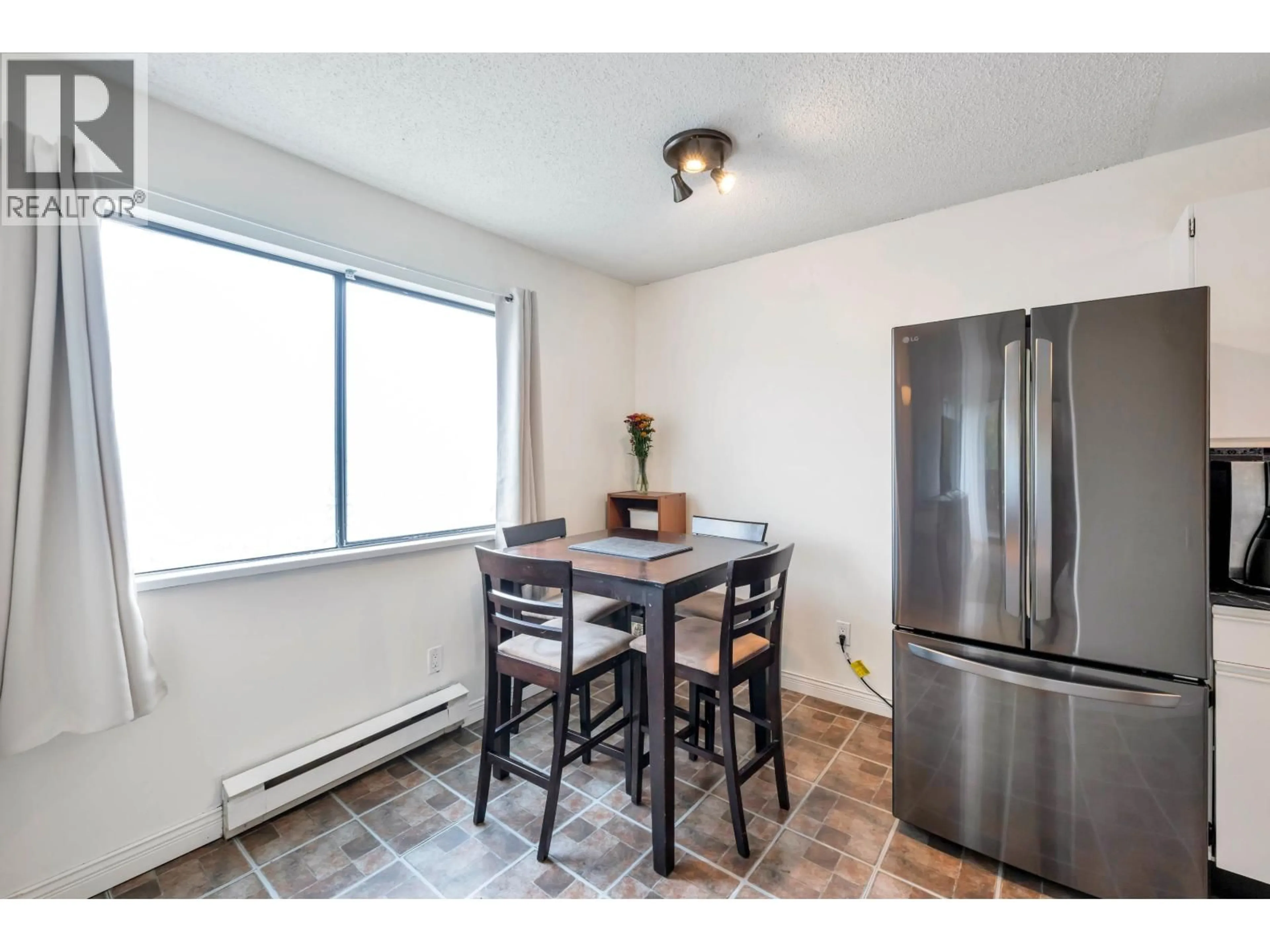 Standard kitchen, wood/laminate floor for 204 - 1195 PIPELINE ROAD, Coquitlam British Columbia V3B6J5