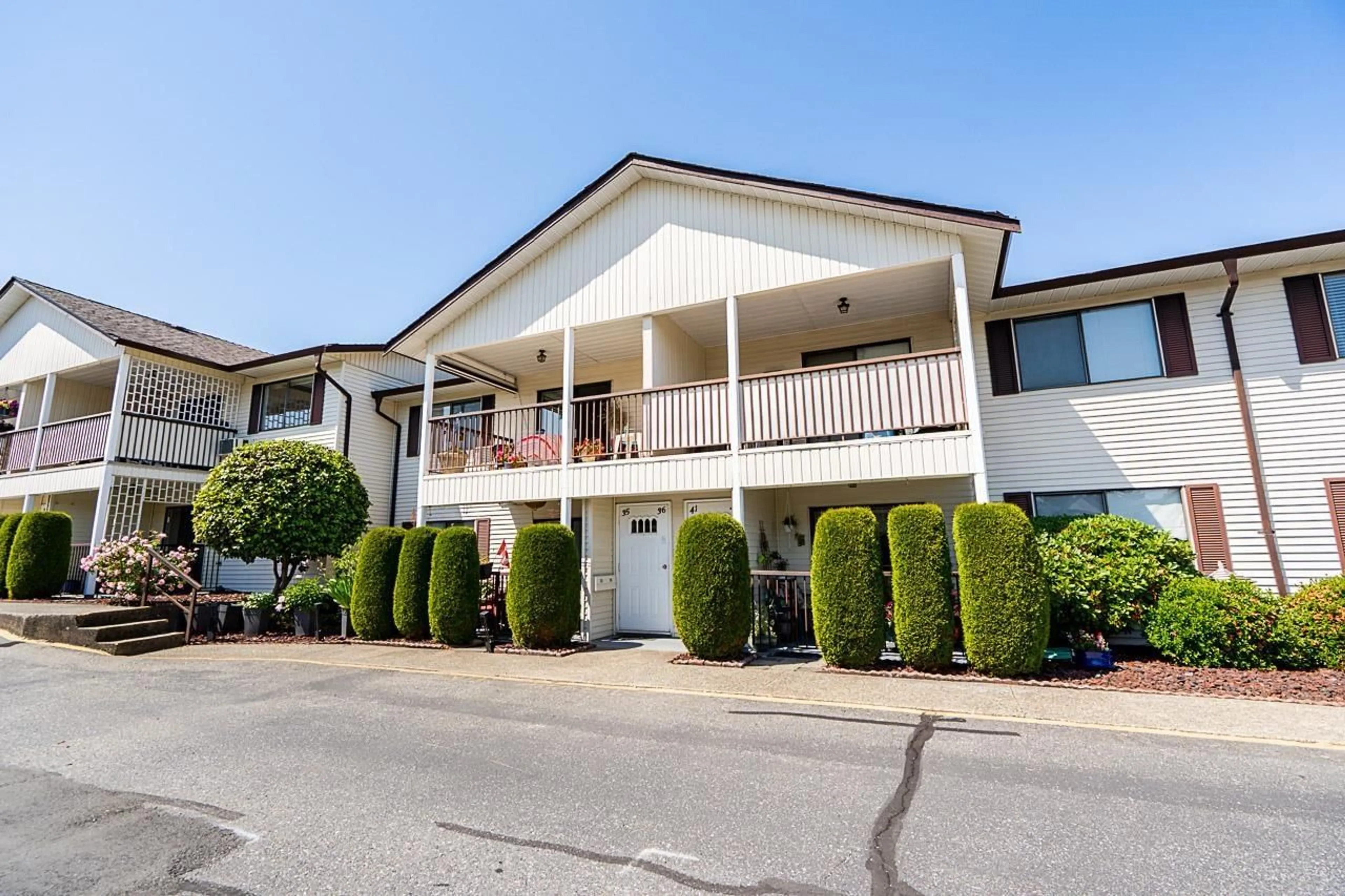Patio, unknown for 41 - 32959 GEORGE FERGUSON, Abbotsford British Columbia V2S7W9