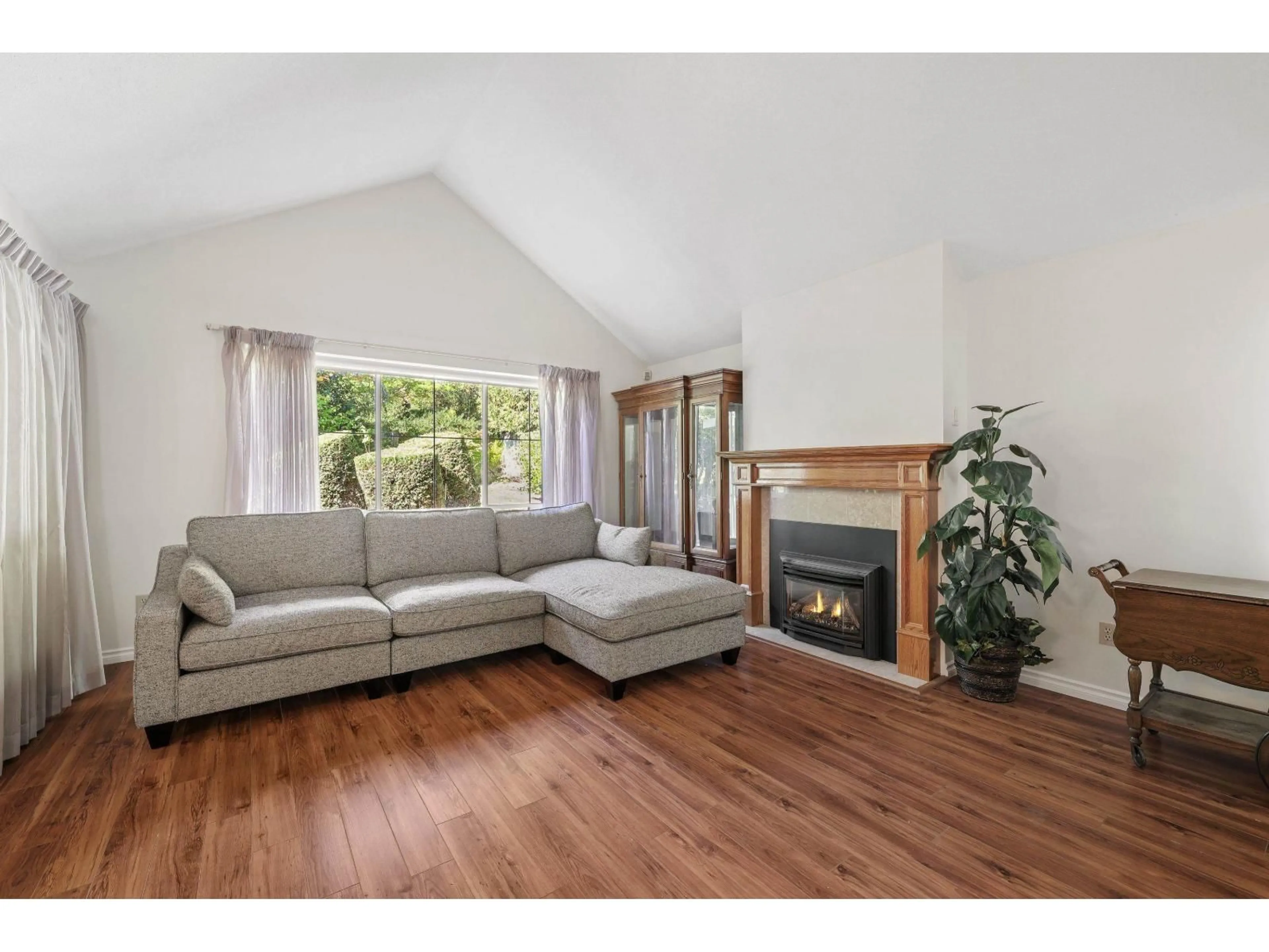 Living room with furniture, wood/laminate floor for 67 - 6140 192, Surrey British Columbia V3S7V7