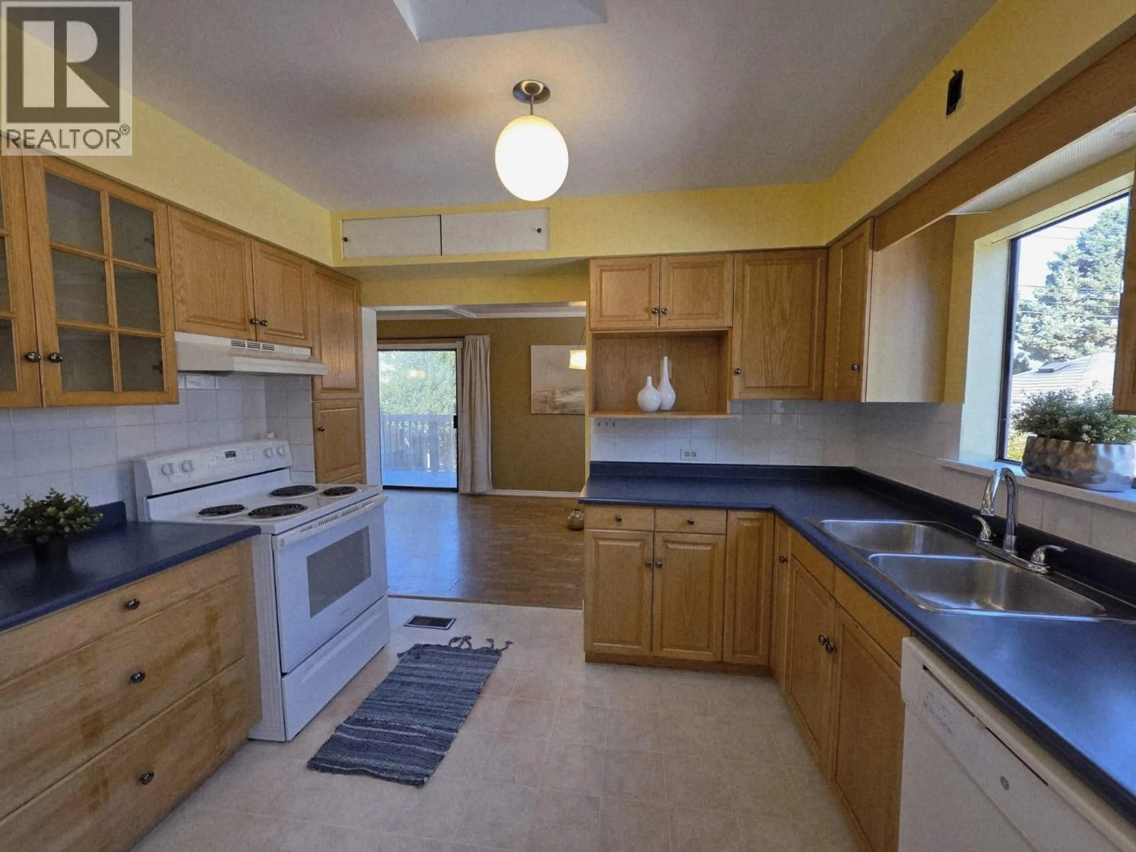 Standard kitchen, unknown for 2725 52ND AVENUE, Vancouver British Columbia V5S1S9