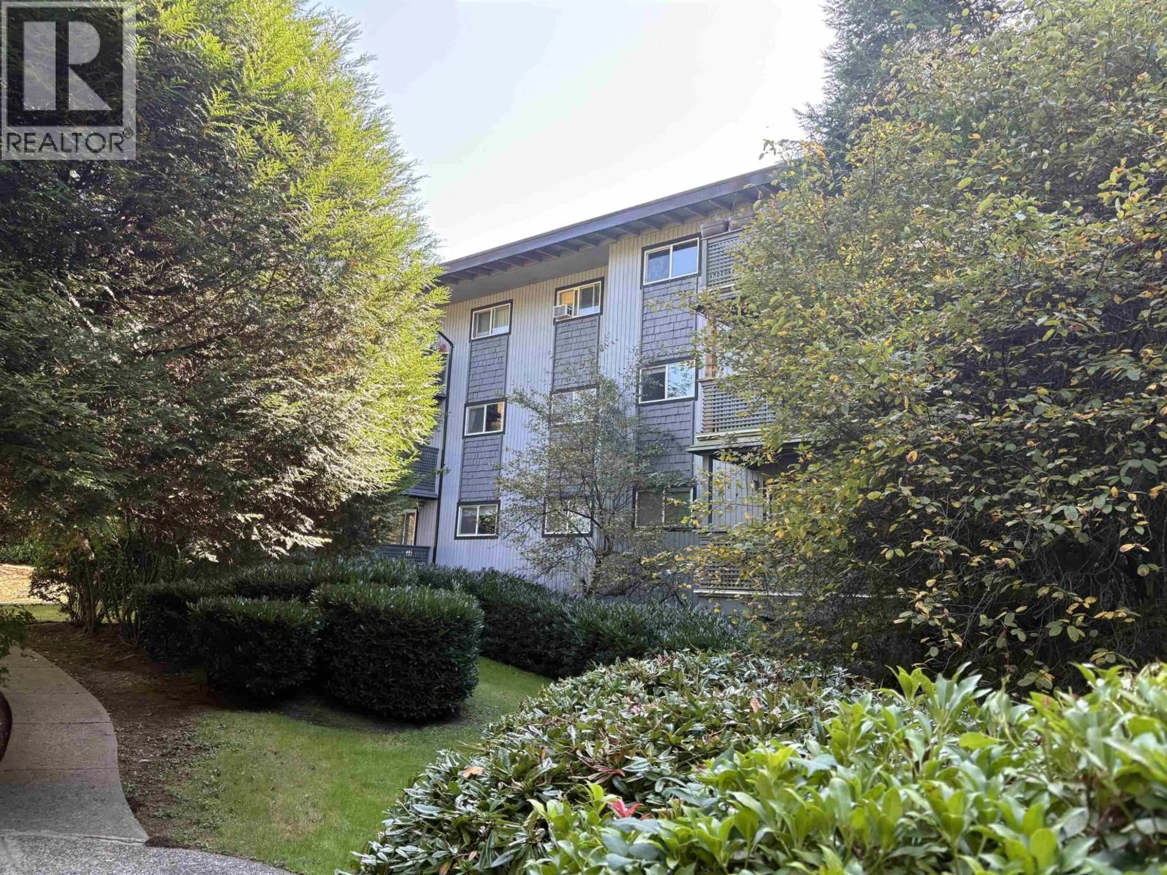 Patio, building for 108 - 200 WESTHILL PLACE, Port Moody British Columbia V3H1V2