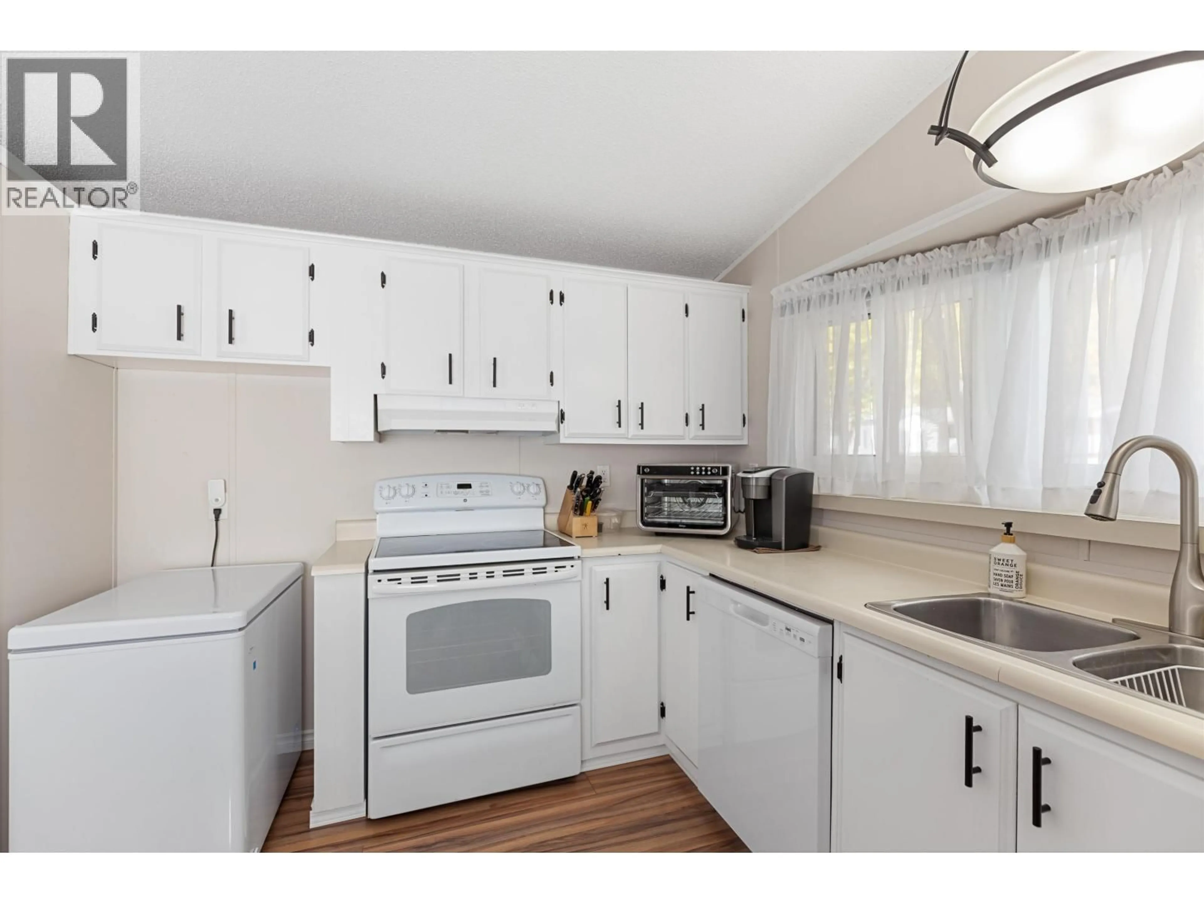 Standard kitchen, wood/laminate floor for 87 - 1000 INVERNESS ROAD, Prince George British Columbia V2K4V4