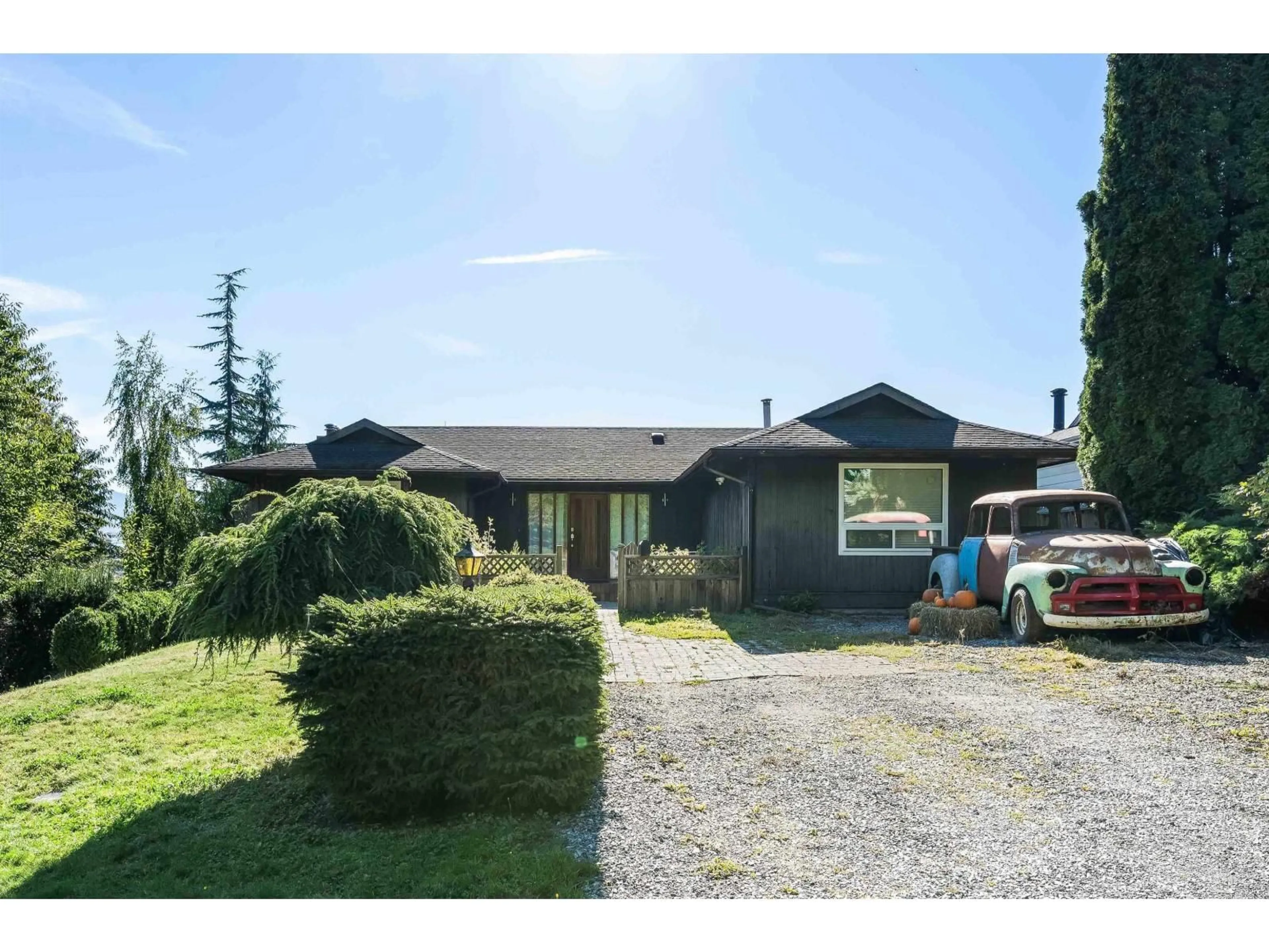 A pic from outside/outdoor area/front of a property/back of a property/a pic from drone, street for 35390 ROCKWELL, Abbotsford British Columbia V3G2C8