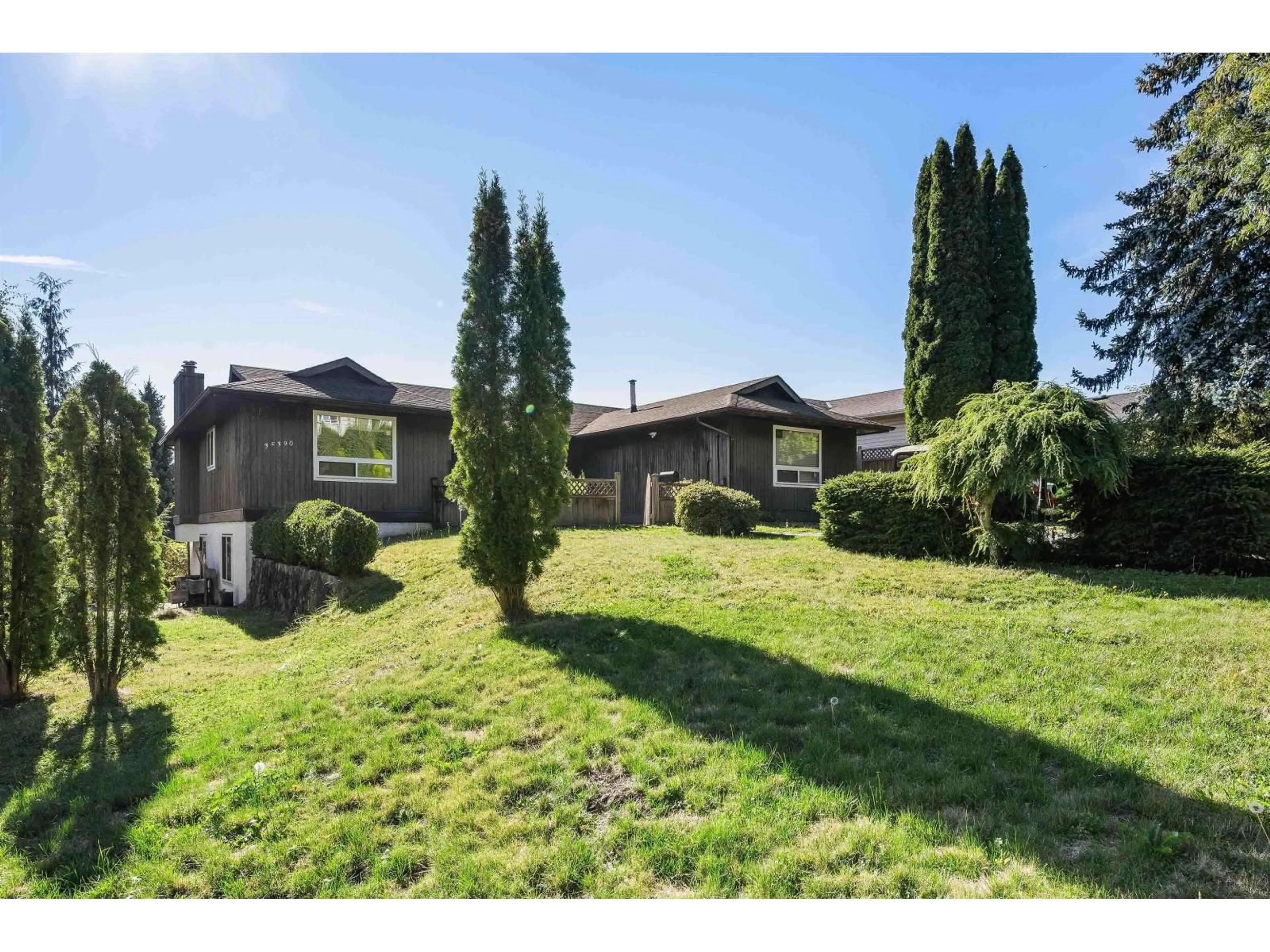 A pic from outside/outdoor area/front of a property/back of a property/a pic from drone, mountain view for 35390 ROCKWELL, Abbotsford British Columbia V3G2C8