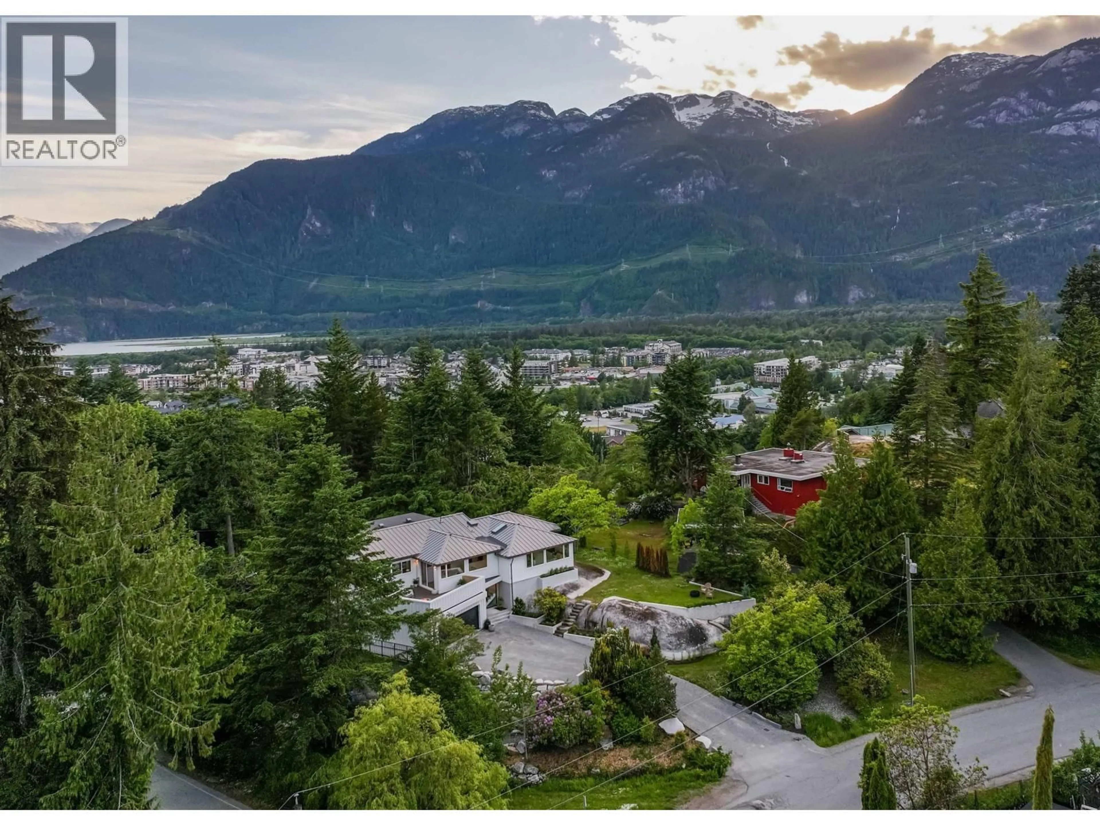 A pic from outside/outdoor area/front of a property/back of a property/a pic from drone, mountain view for 38243 VISTA CRESCENT, Squamish British Columbia V8B0B1