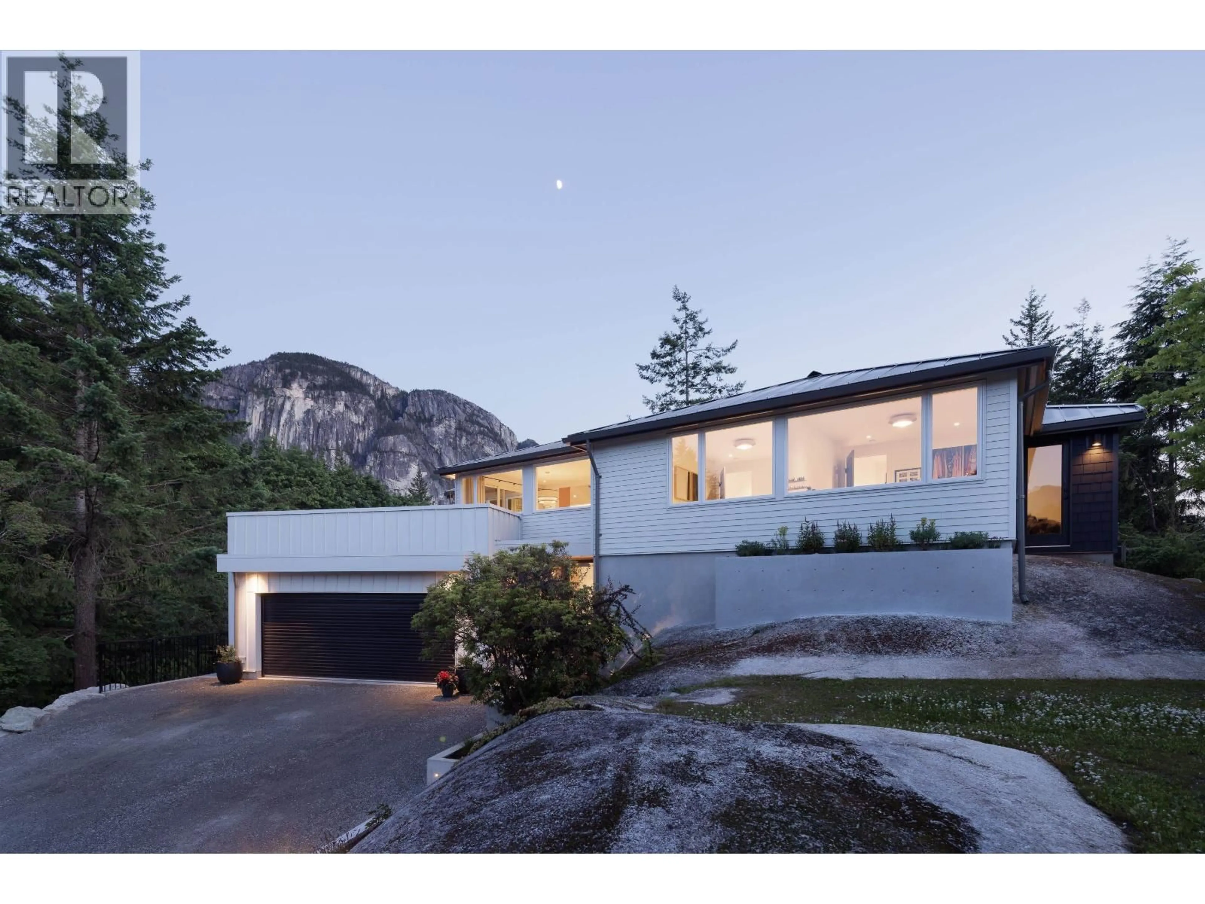 Home with vinyl exterior material, mountain view for 38243 VISTA CRESCENT, Squamish British Columbia V8B0B1