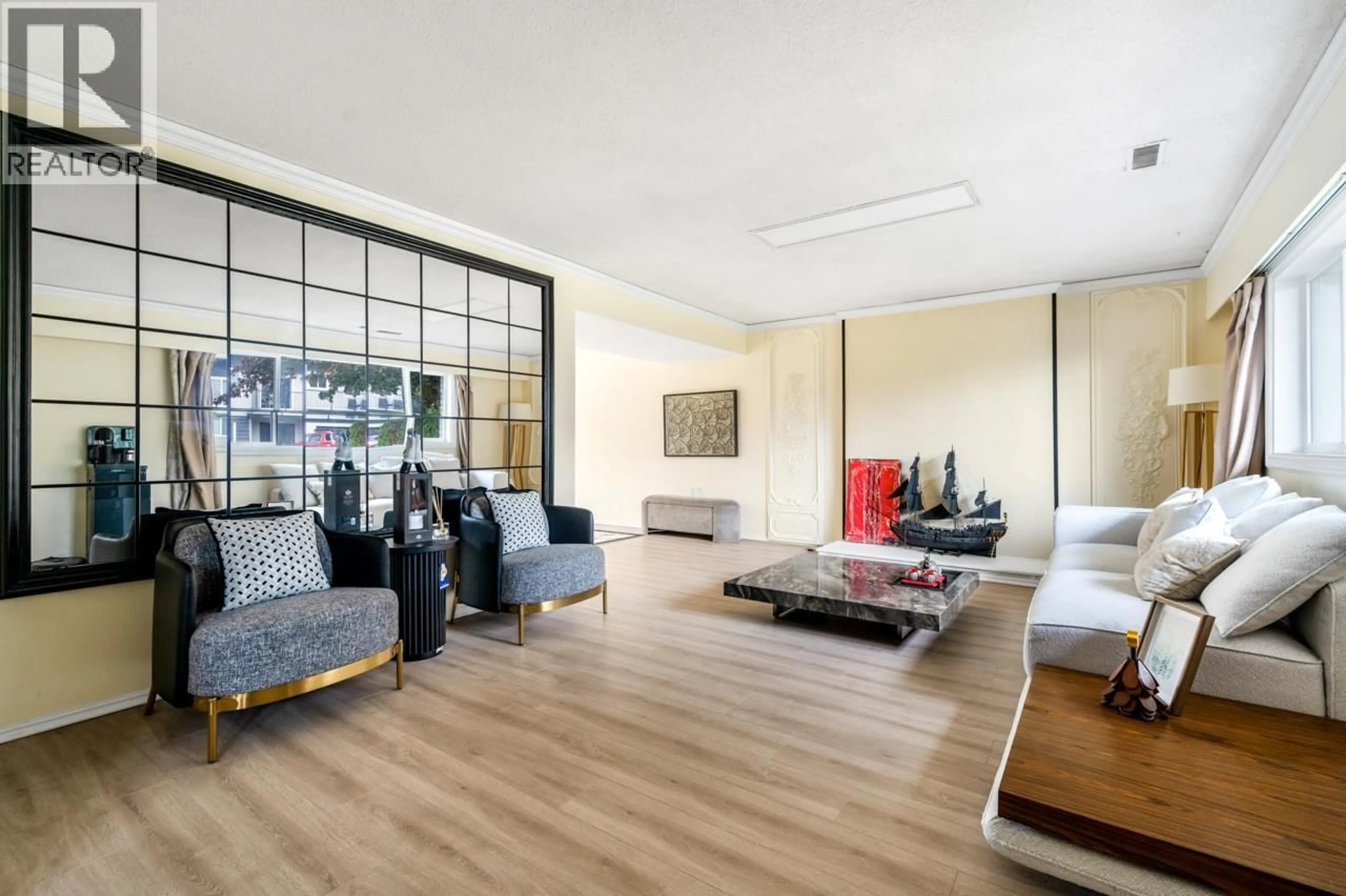 Living room with furniture, unknown for 10864 SPRINGMONT GATE, Richmond British Columbia V7E1Y4