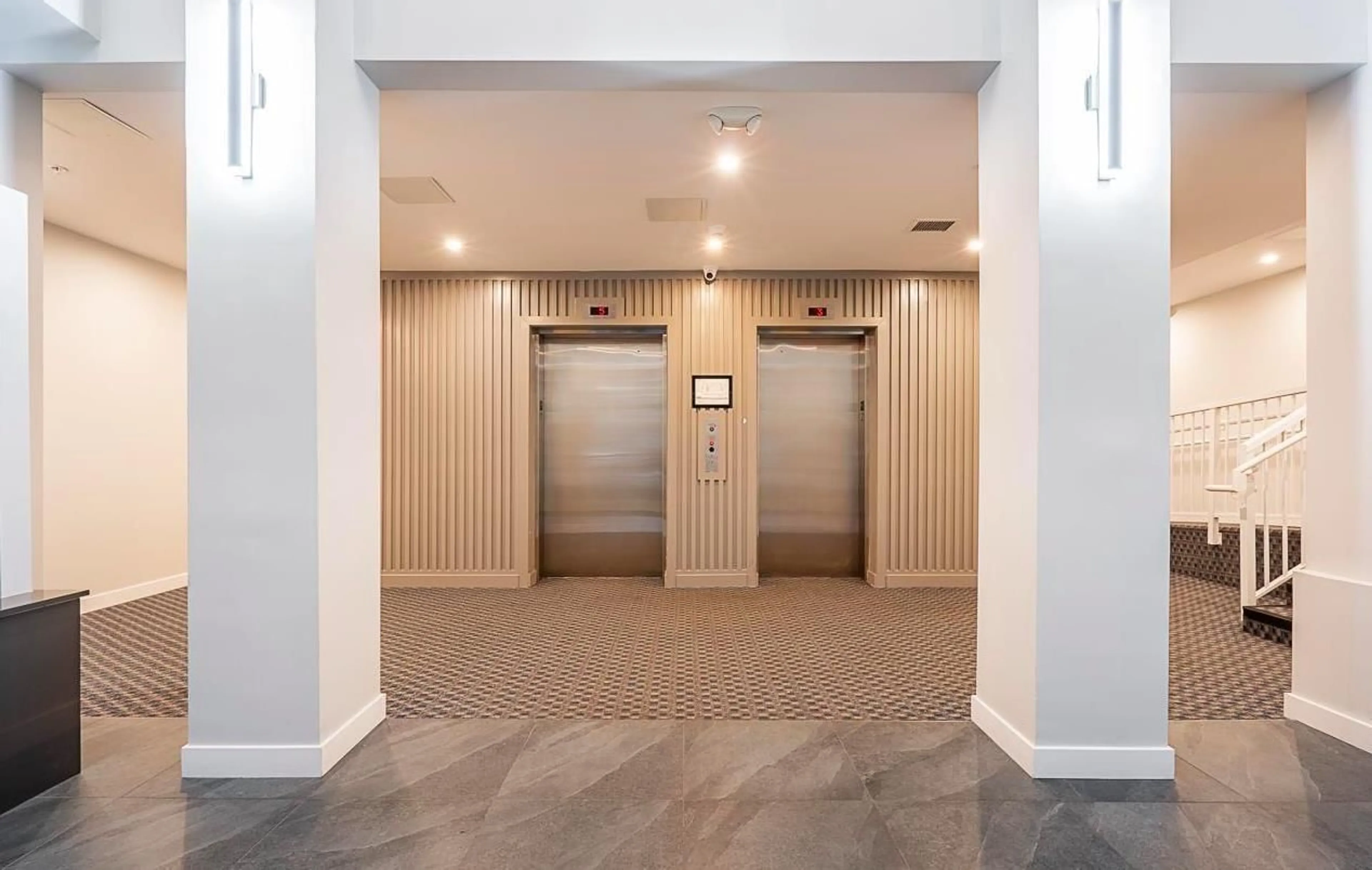 Indoor foyer for 202 - 14225 103A, Surrey British Columbia V3T0T4