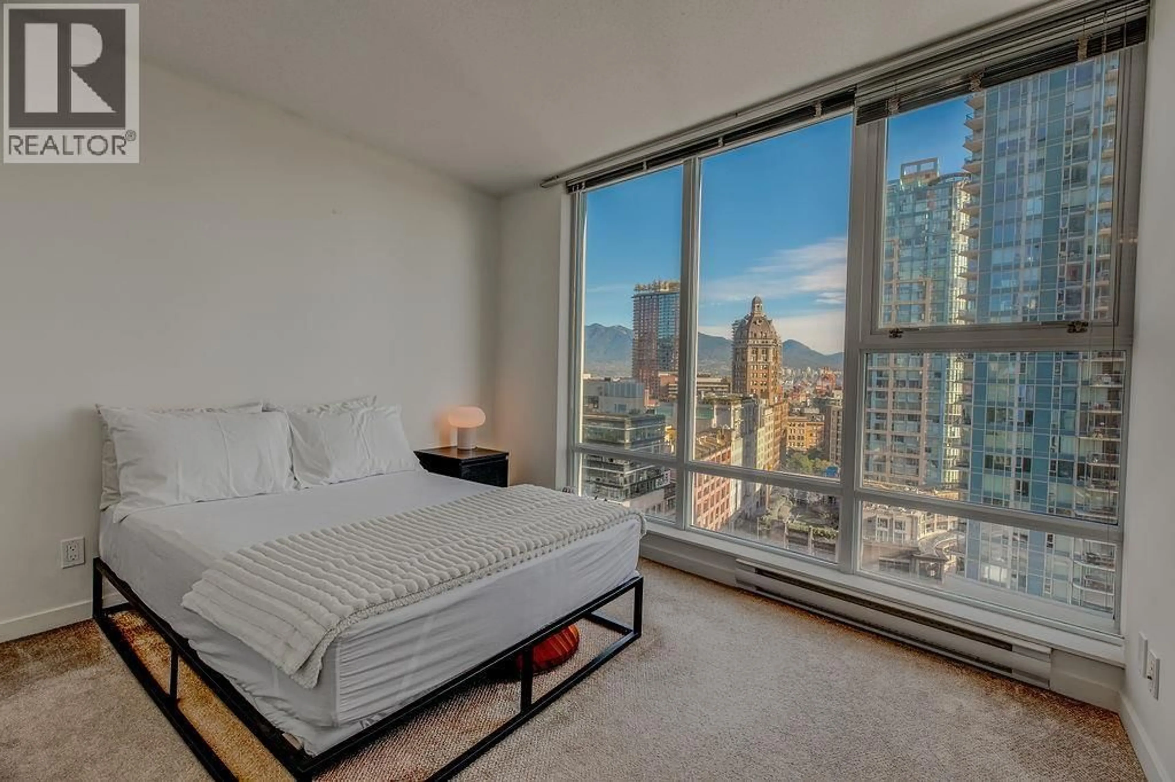 Bedroom with bed, carpet floor for 1508 - 602 CITADEL PARADE, Vancouver British Columbia V6B1X2