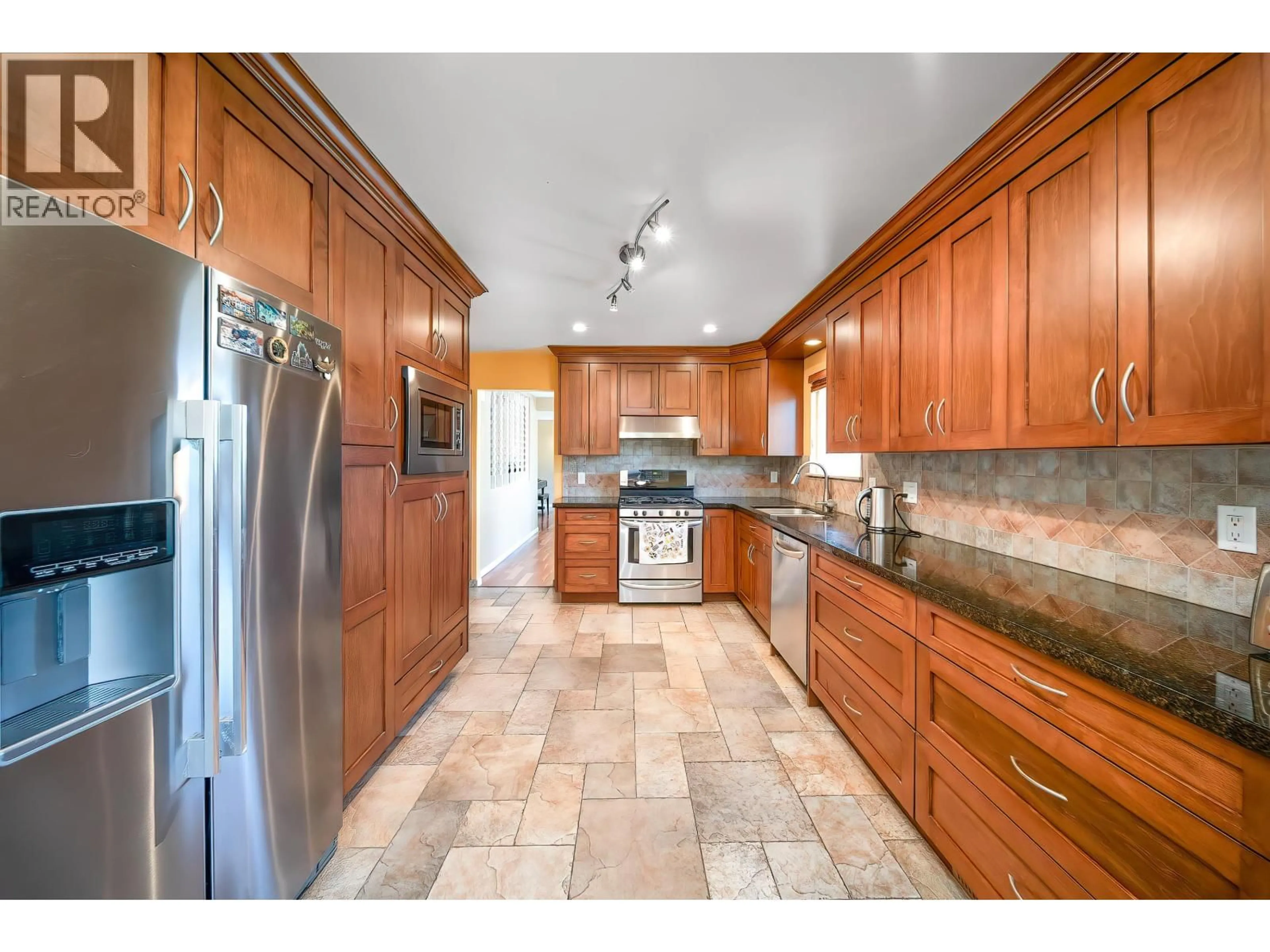 Unknown for 7122 PAULUS COURT, Burnaby British Columbia V5A1N2