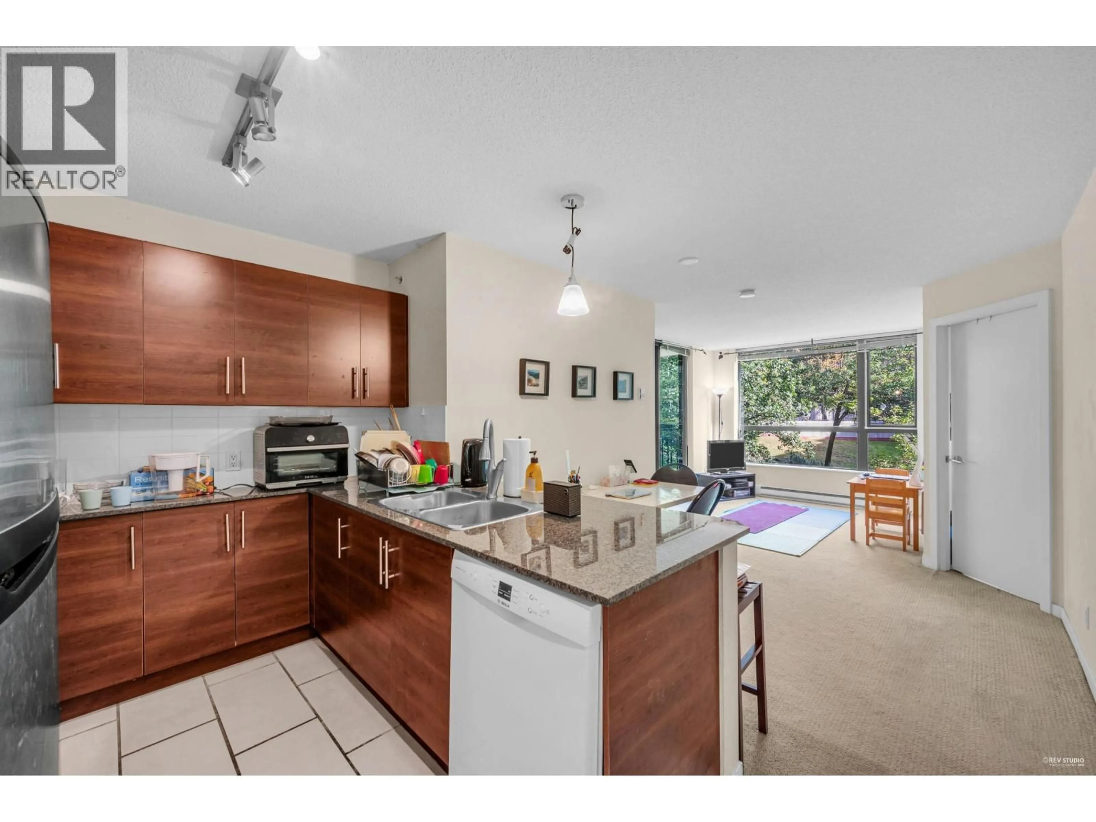 Open concept kitchen, ceramic/tile floor for 304 - 833 AGNES STREET, New Westminster British Columbia V3M0B1