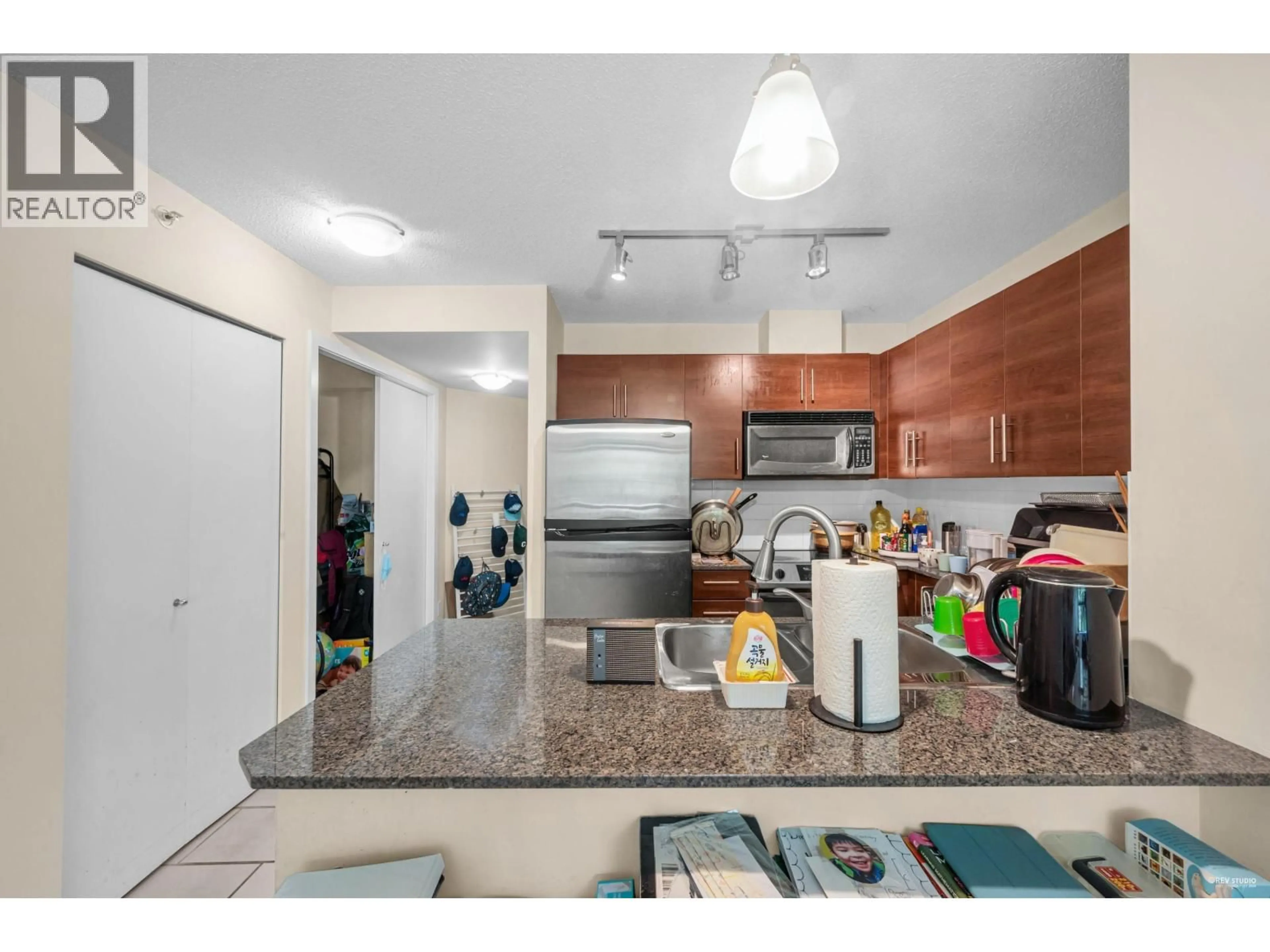 Unknown for 304 - 833 AGNES STREET, New Westminster British Columbia V3M0B1