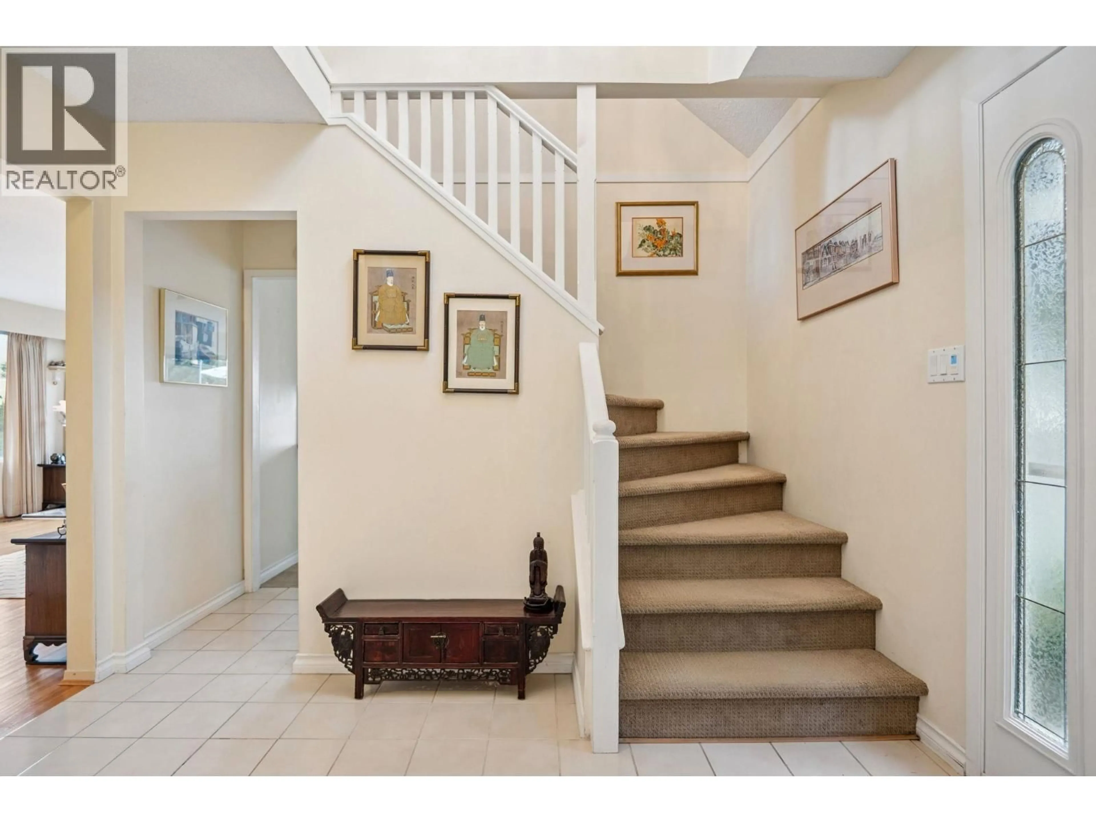 Indoor foyer for 1089 KILMER ROAD, North Vancouver British Columbia V7K1P9