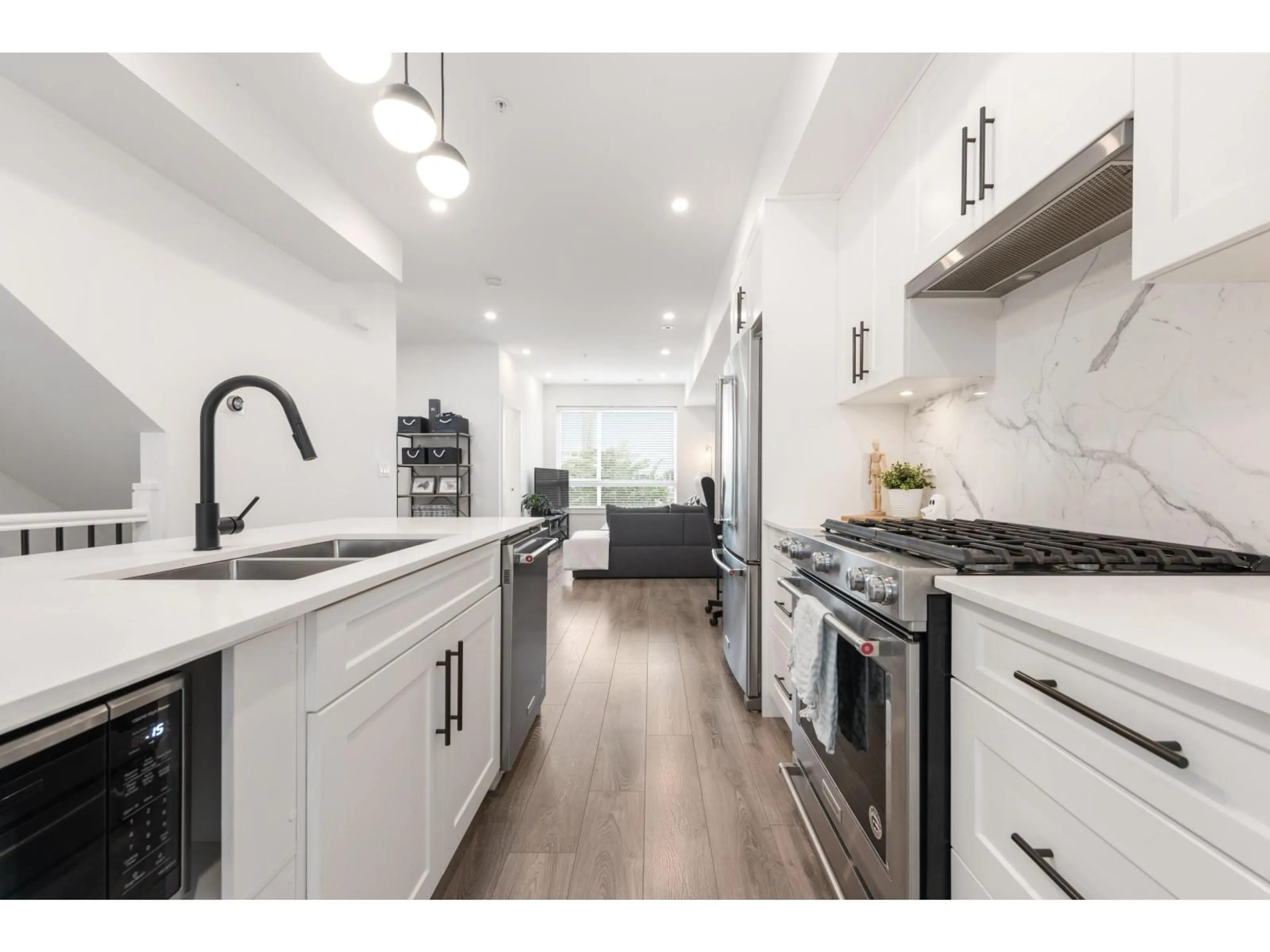 Open concept kitchen, ceramic/tile floor for 3 - 19624 56, Langley British Columbia V3A3X6