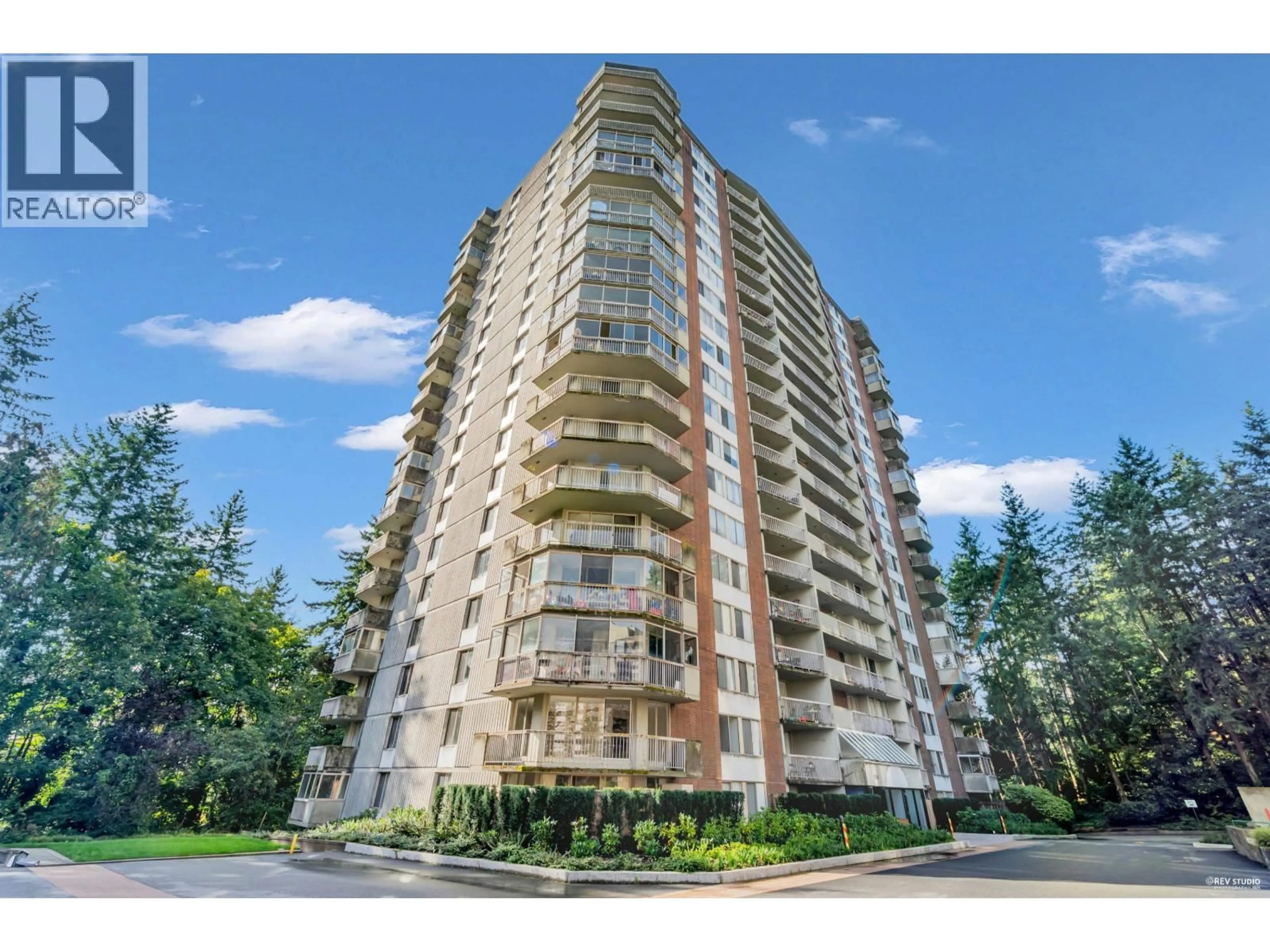 A pic from outside/outdoor area/front of a property/back of a property/a pic from drone, building for 809 - 2024 FULLERTON AVENUE, North Vancouver British Columbia V7P3G4