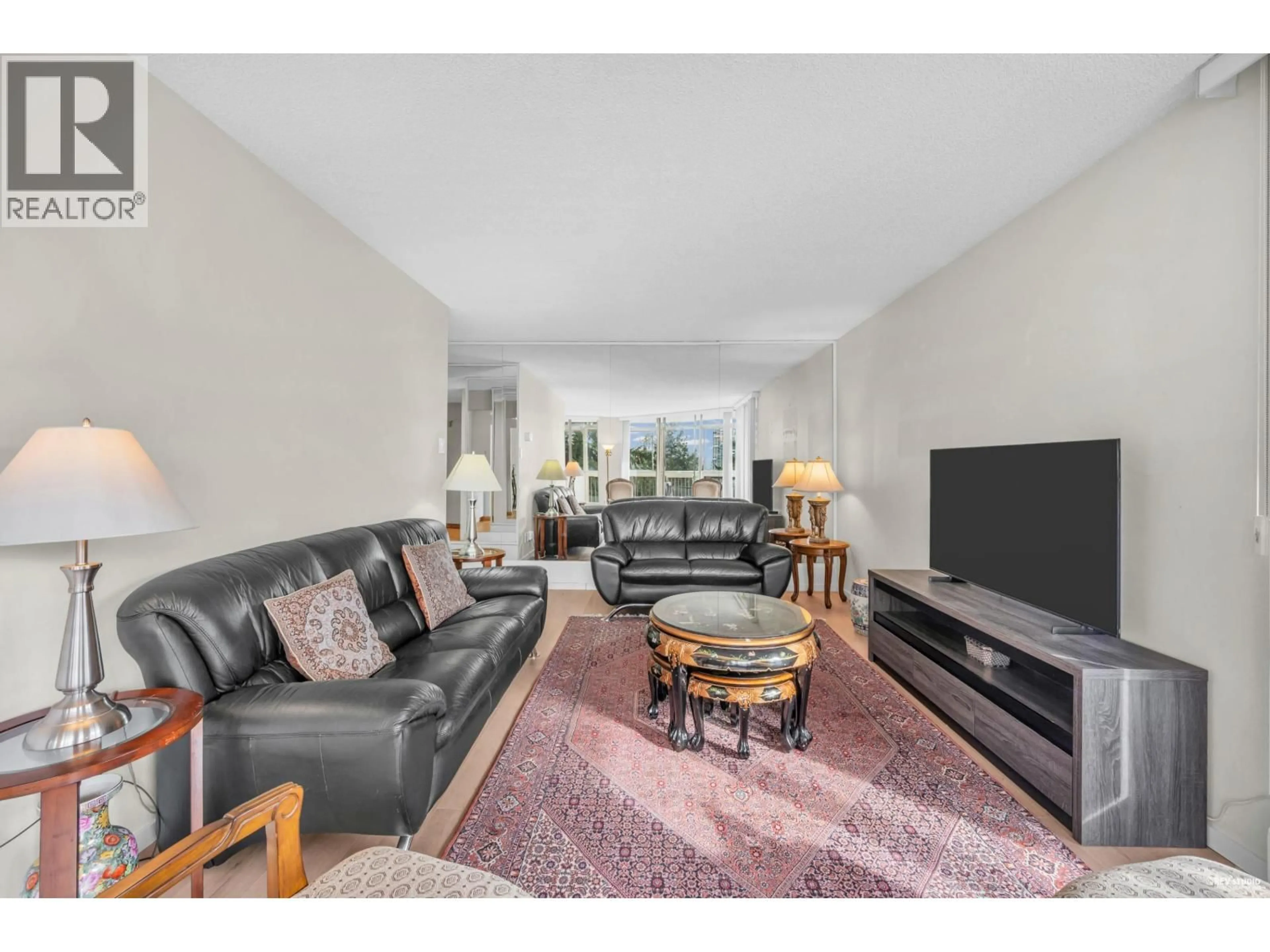 Living room with furniture, unknown for 809 - 2024 FULLERTON AVENUE, North Vancouver British Columbia V7P3G4