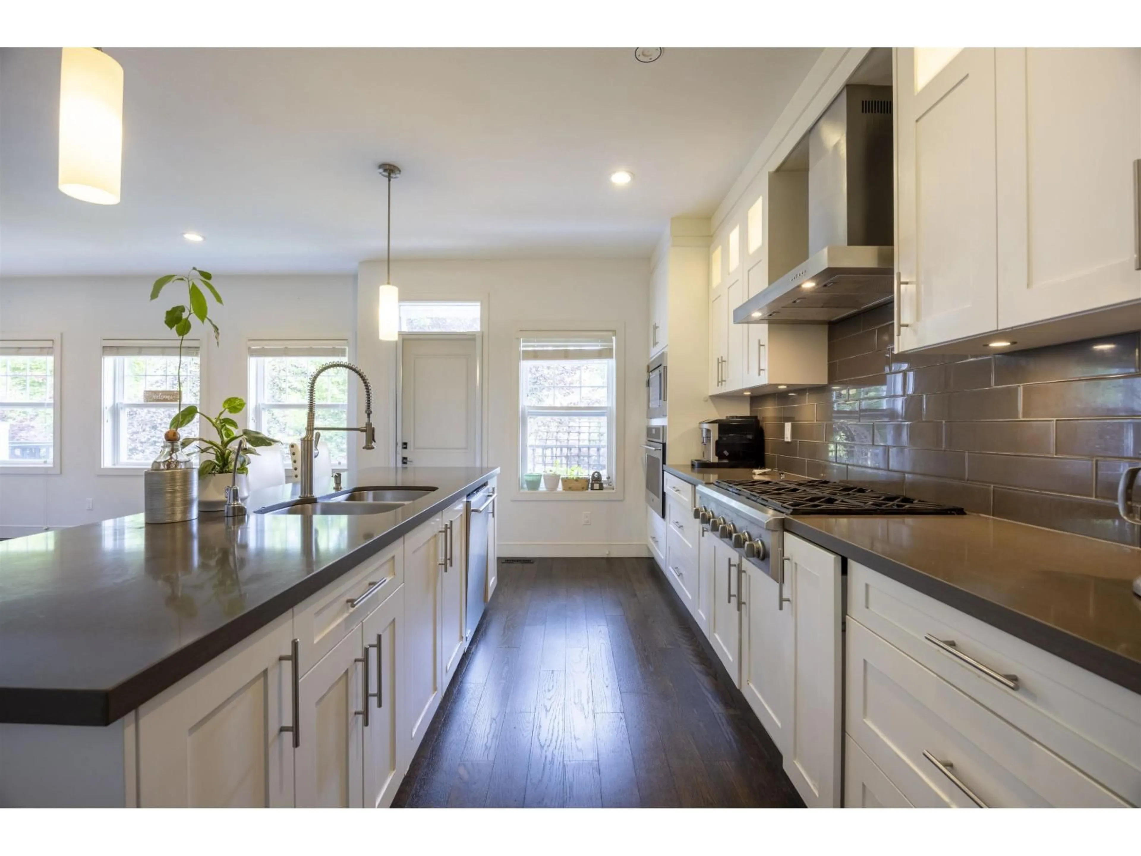 Open concept kitchen, unknown for 30 - 15988 32, Surrey British Columbia V3Z2J4