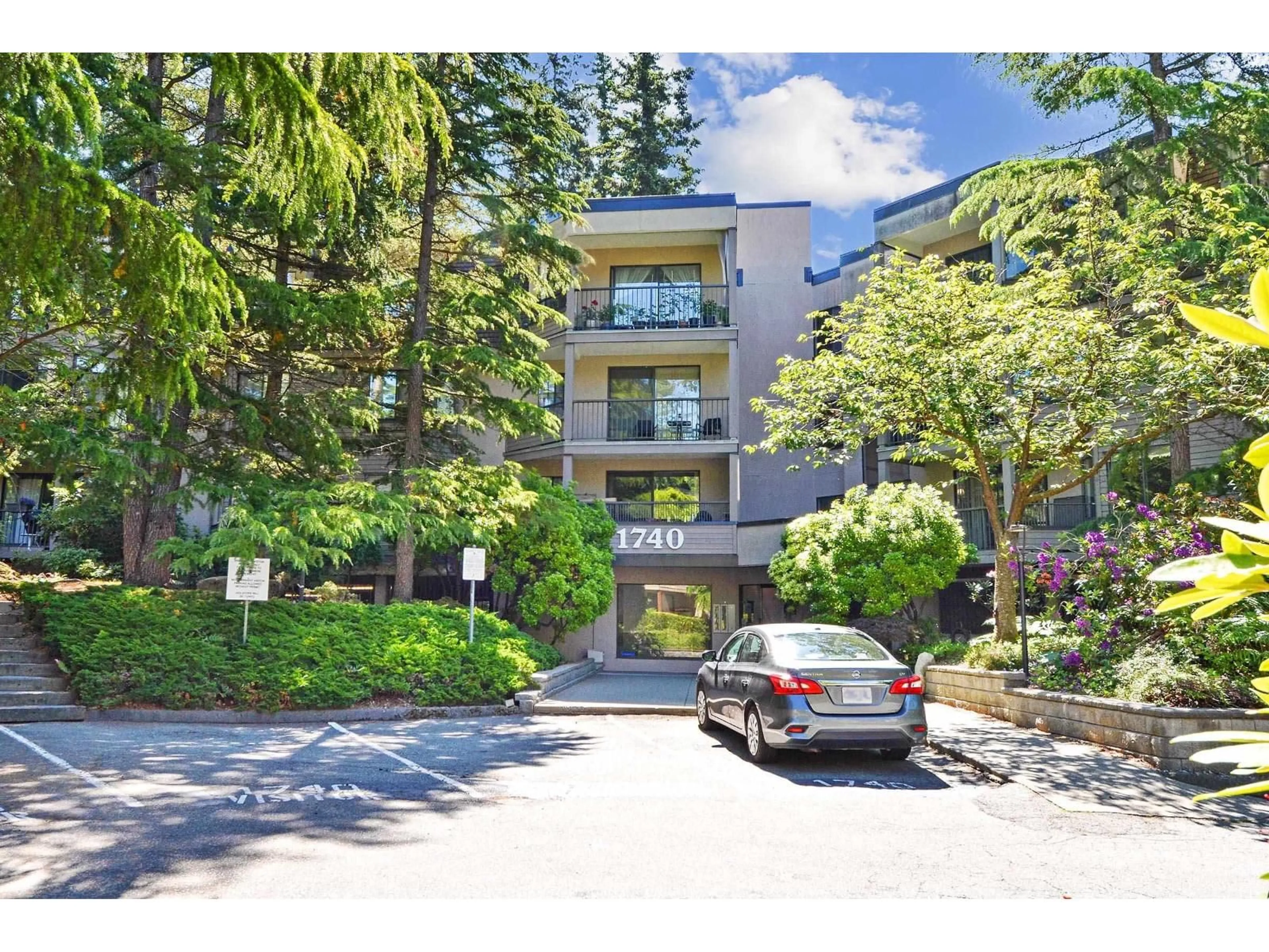 A pic from outside/outdoor area/front of a property/back of a property/a pic from drone, street for 113 - 1740 SOUTHMERE, Surrey British Columbia V4A6E4