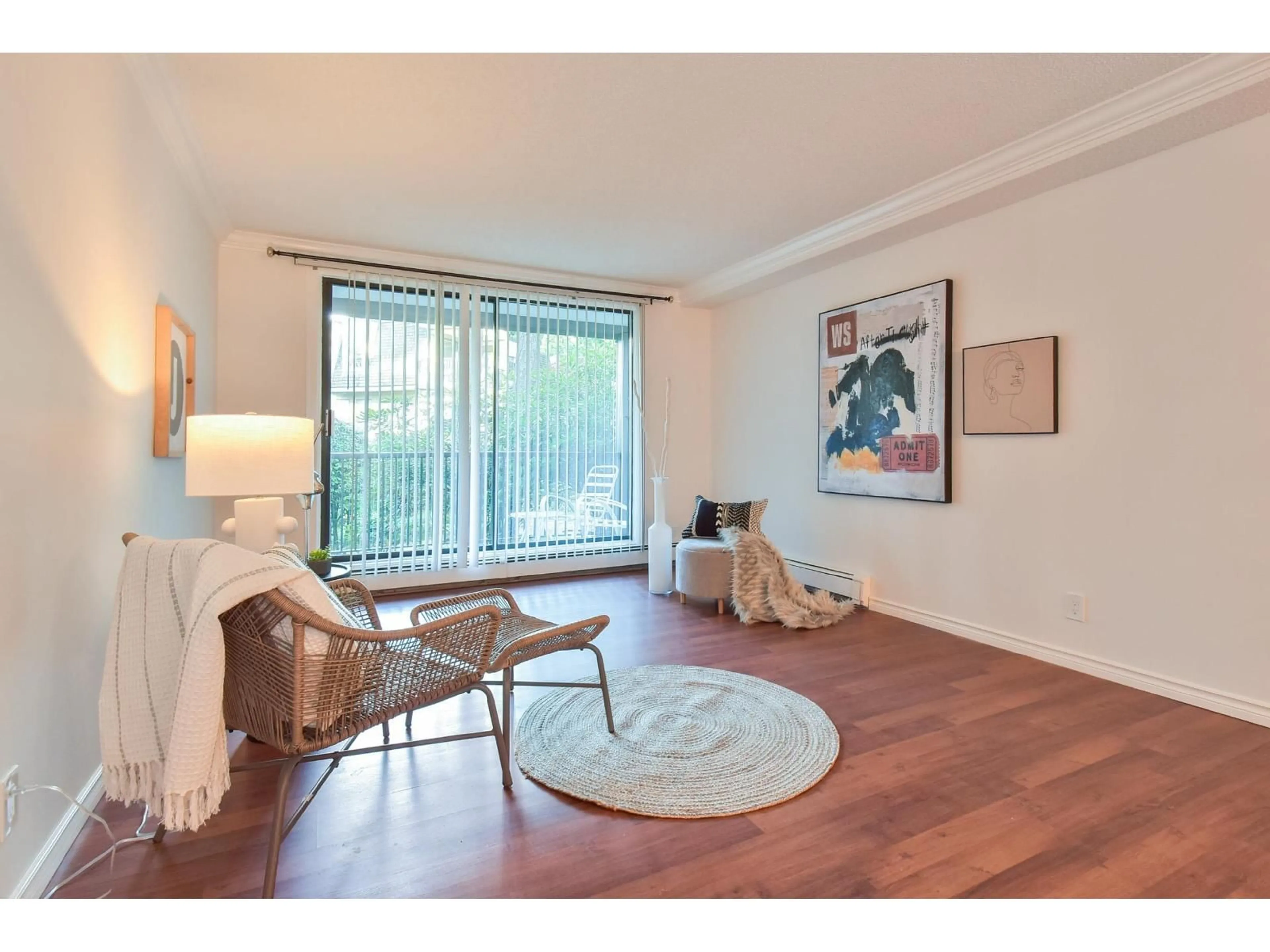 Living room with furniture, wood/laminate floor for 113 - 1740 SOUTHMERE, Surrey British Columbia V4A6E4