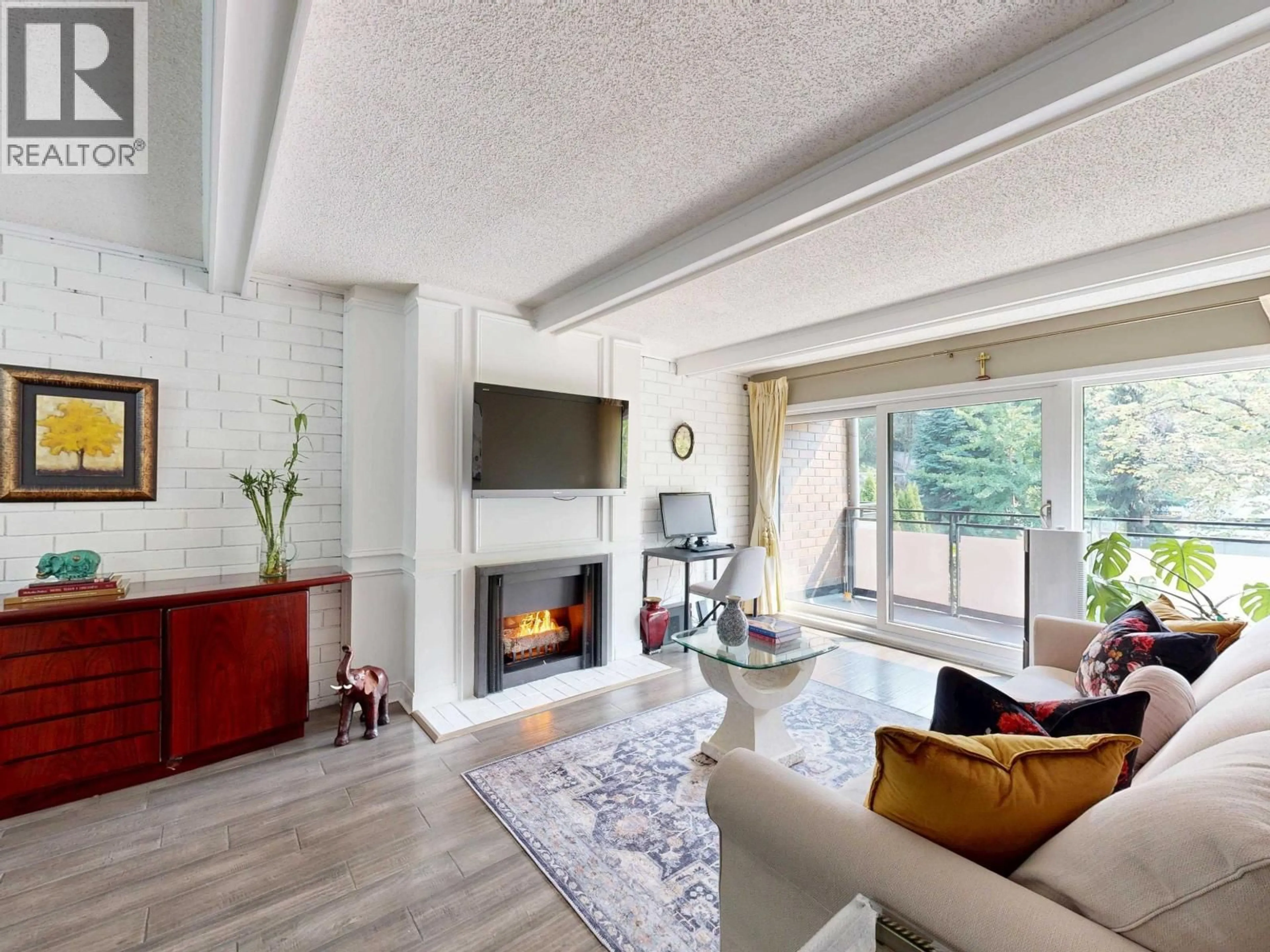 Living room with furniture, unknown for 510 - 1405 15TH AVENUE, Vancouver British Columbia V6H3R2