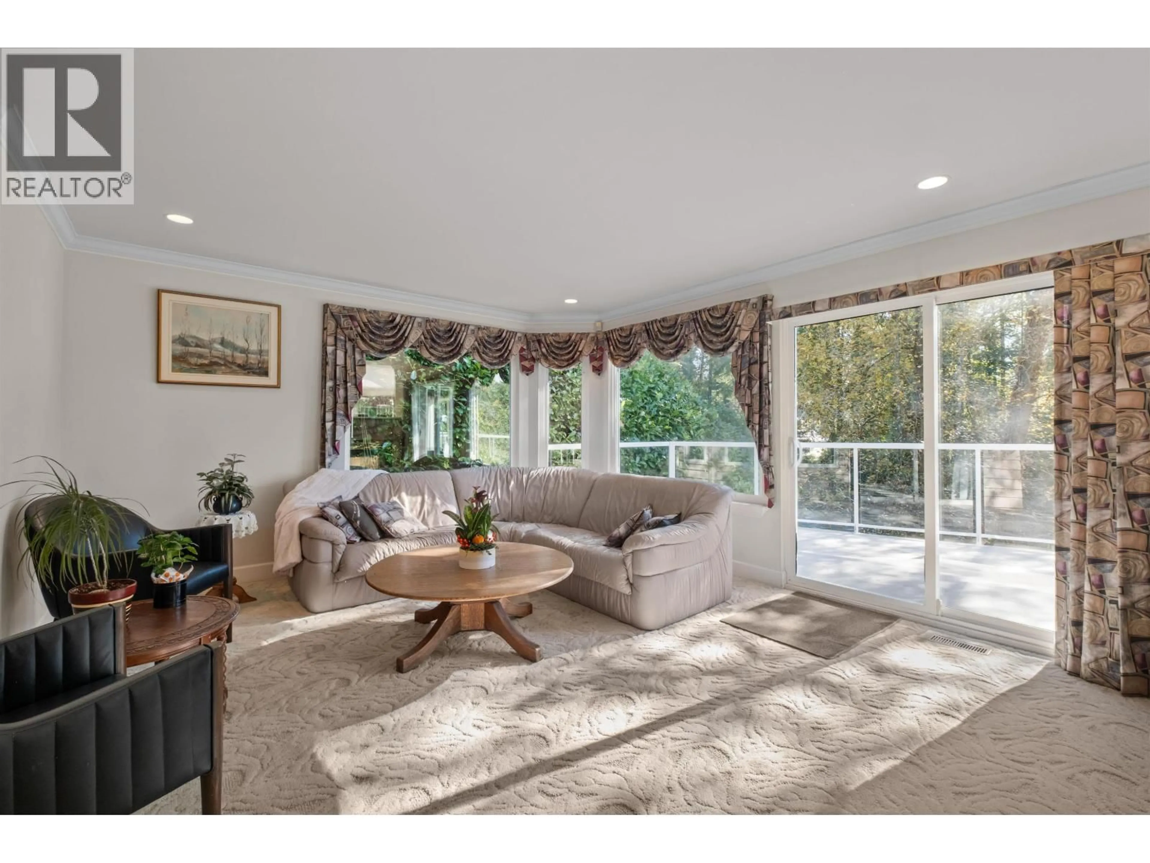 Living room with furniture, unknown for 682 SEYMOUR BOULEVARD, North Vancouver British Columbia V7J2J6