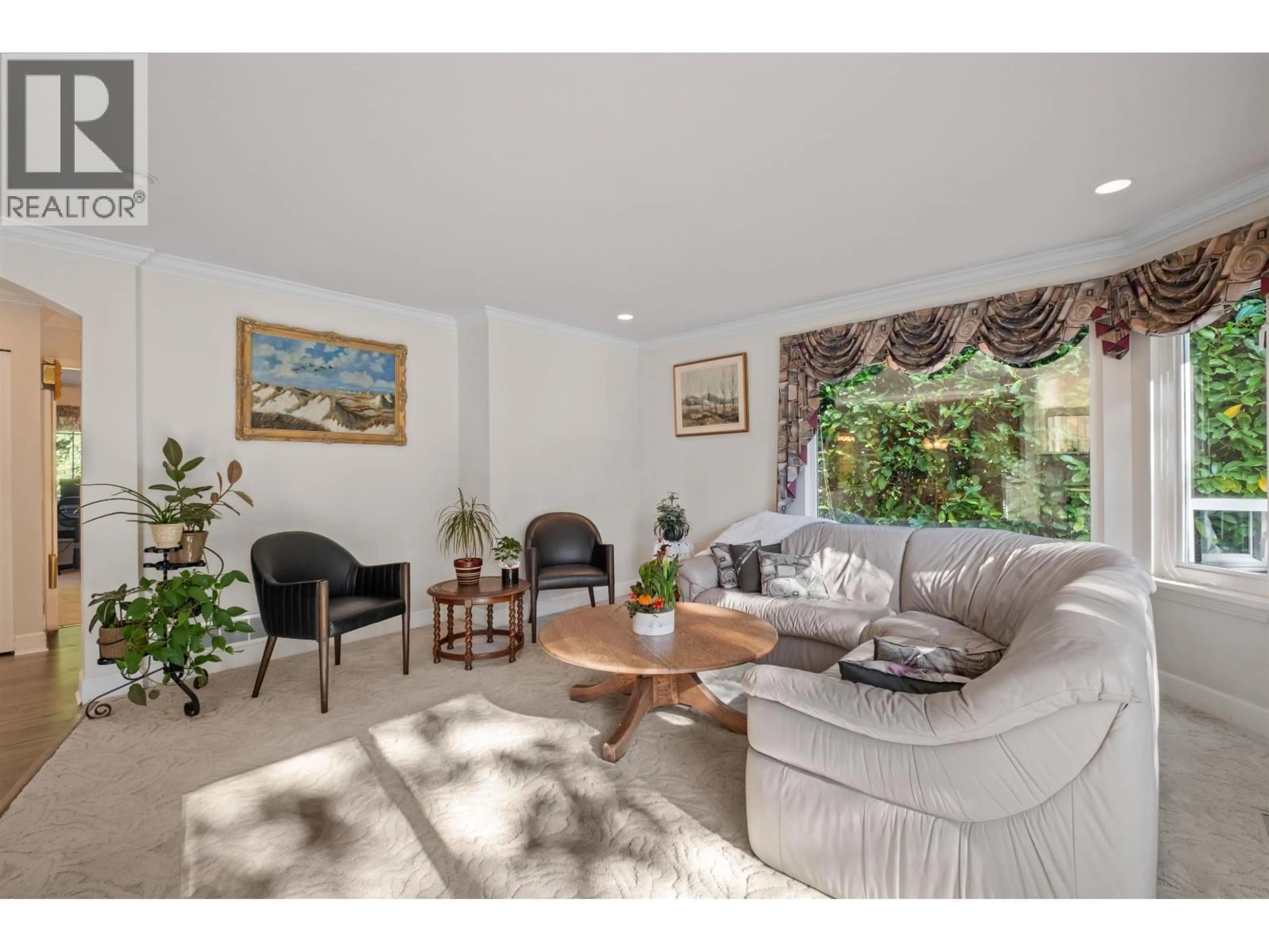 Living room with furniture, unknown for 682 SEYMOUR BOULEVARD, North Vancouver British Columbia V7J2J6