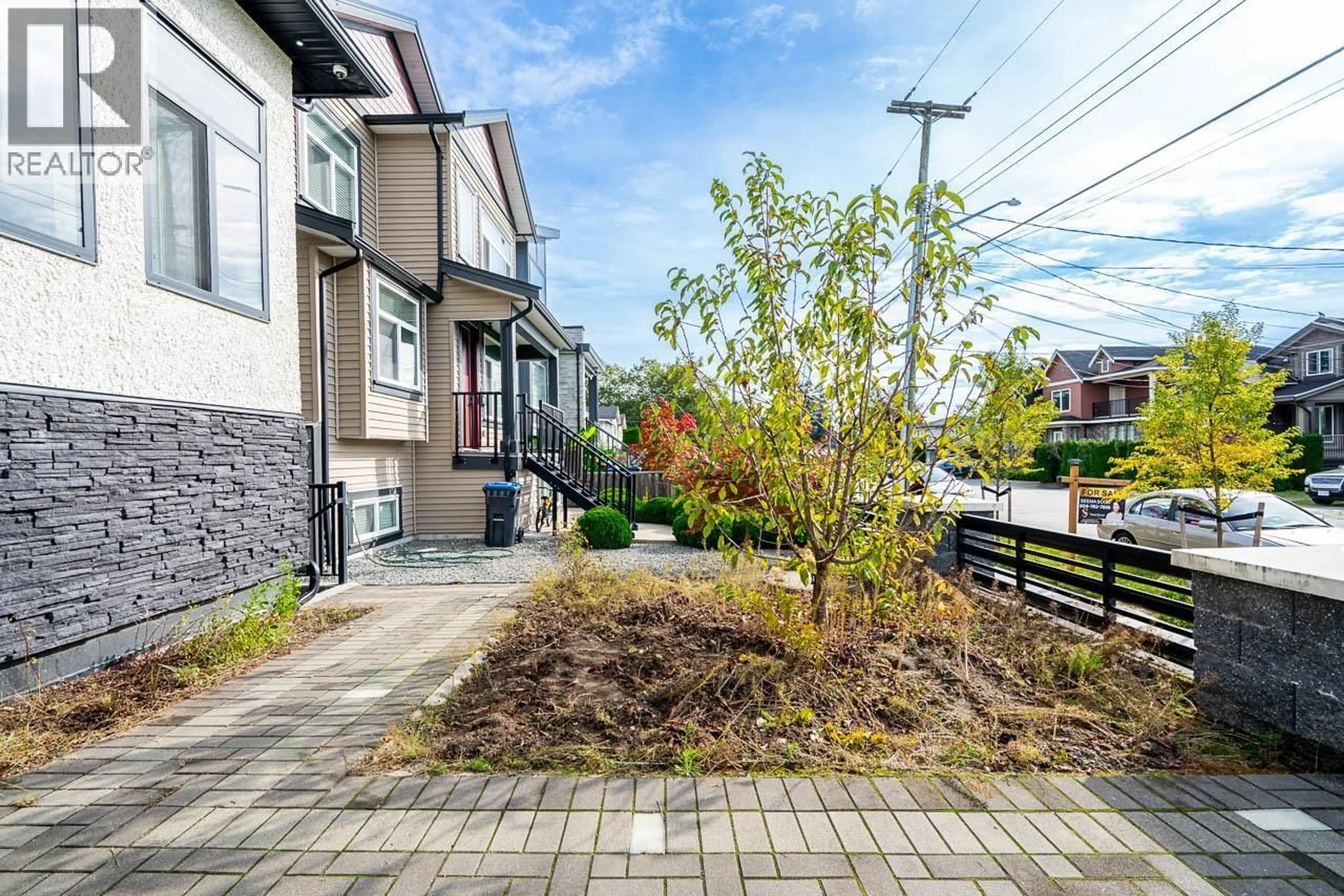 Patio, street for 1845 FRASER AVENUE, Port Coquitlam British Columbia V3B1N2