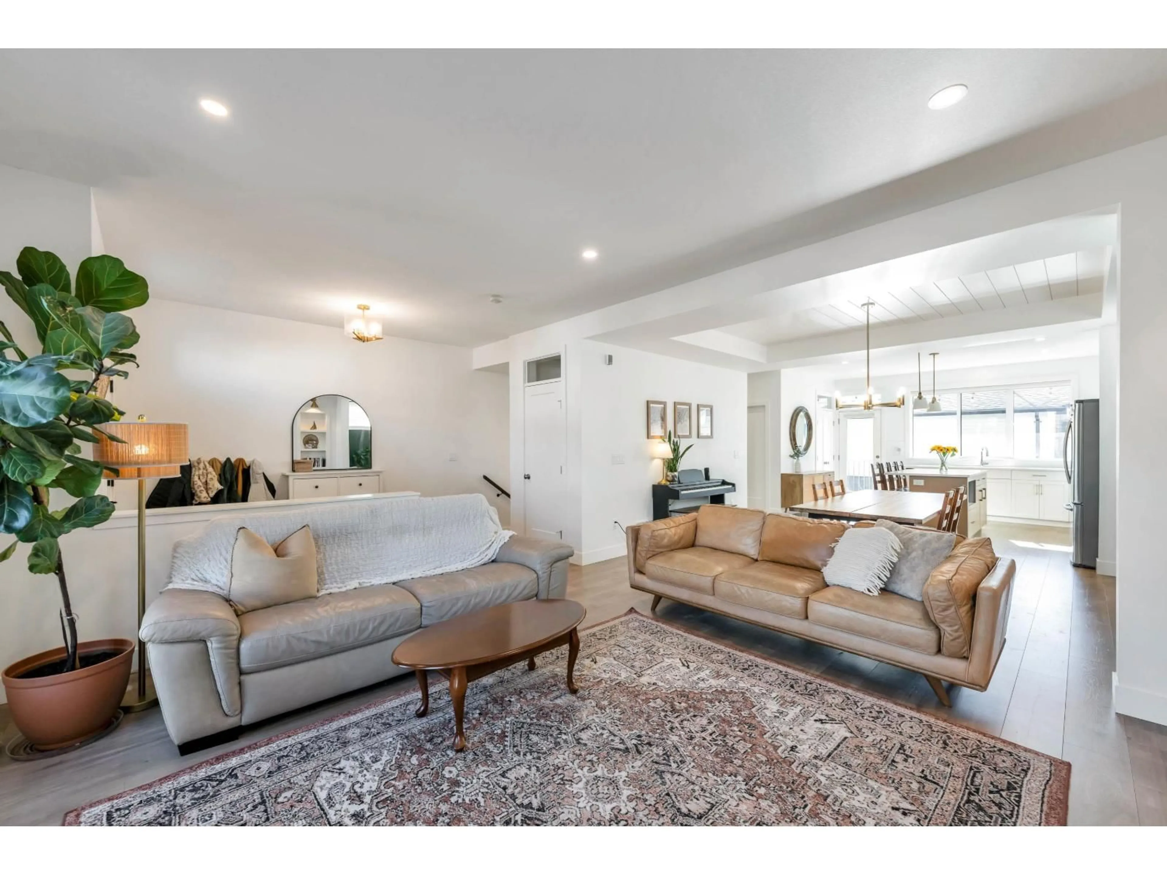 Living room with furniture, unknown for 7819 CEDARBROOK ROAD, Chilliwack British Columbia V2R6G7