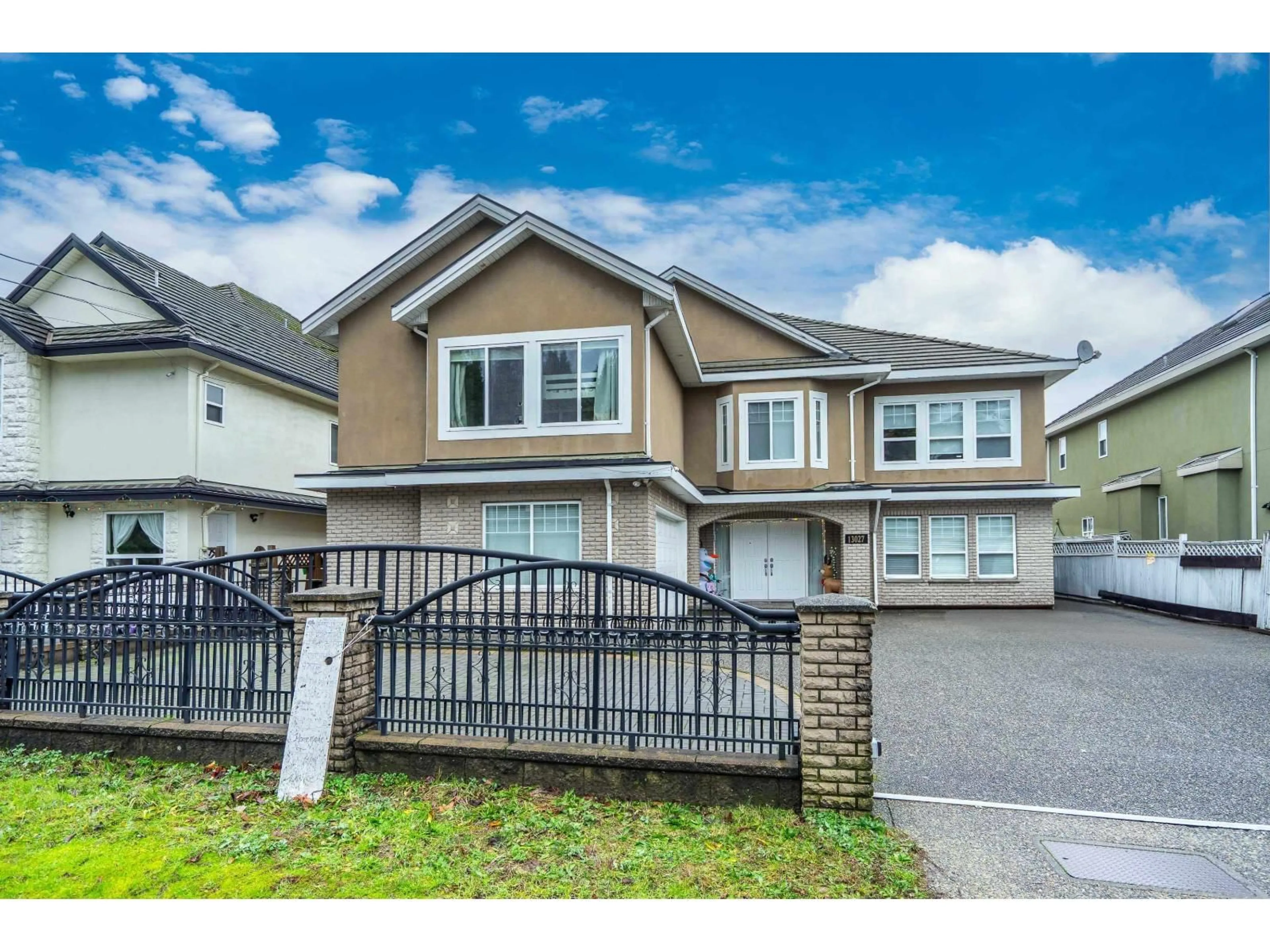 Home with vinyl exterior material, street for 13027 68, Surrey British Columbia V3W2E5