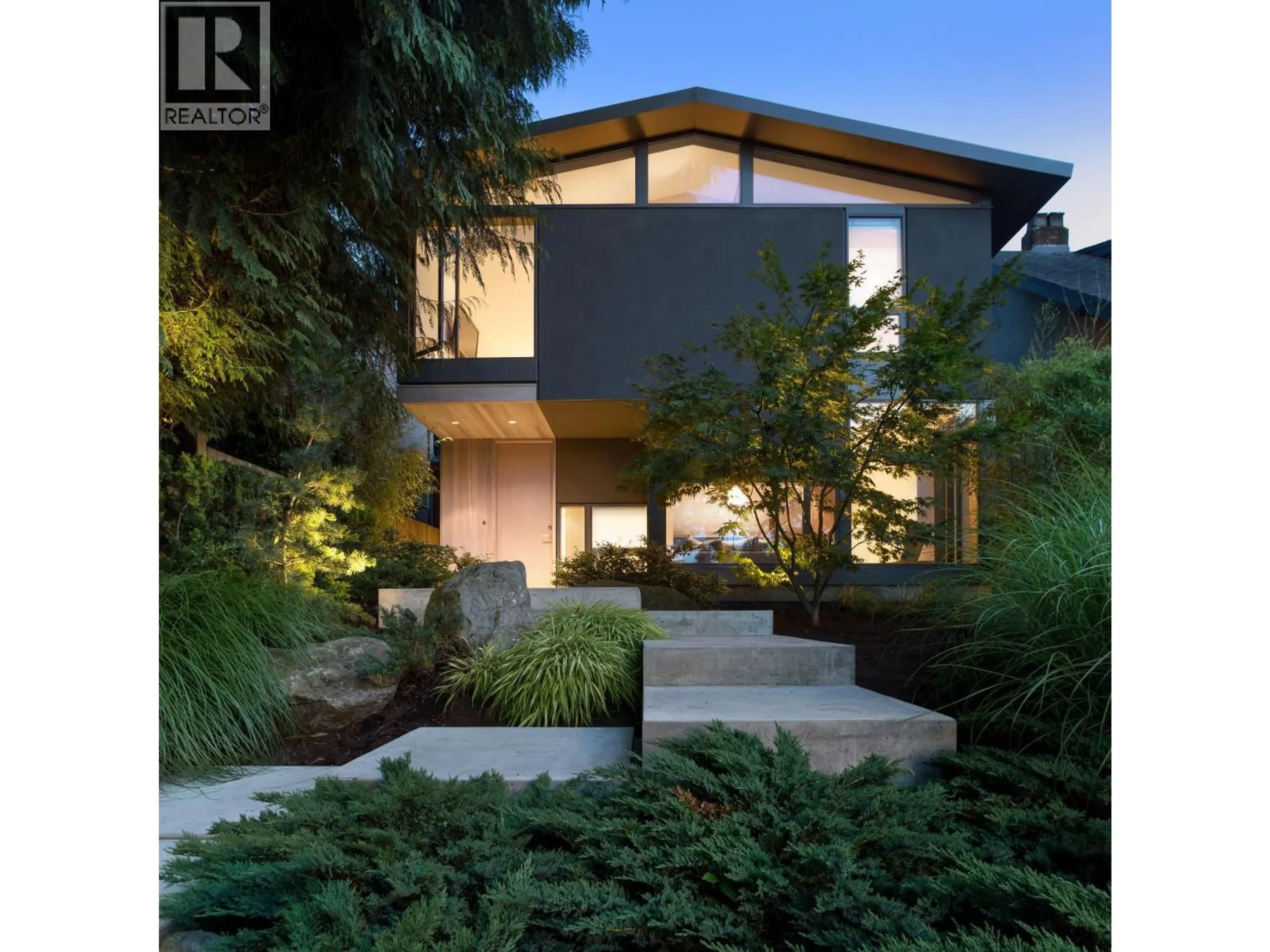 Unknown for 635 KEITH ROAD, North Vancouver British Columbia V7L1W4