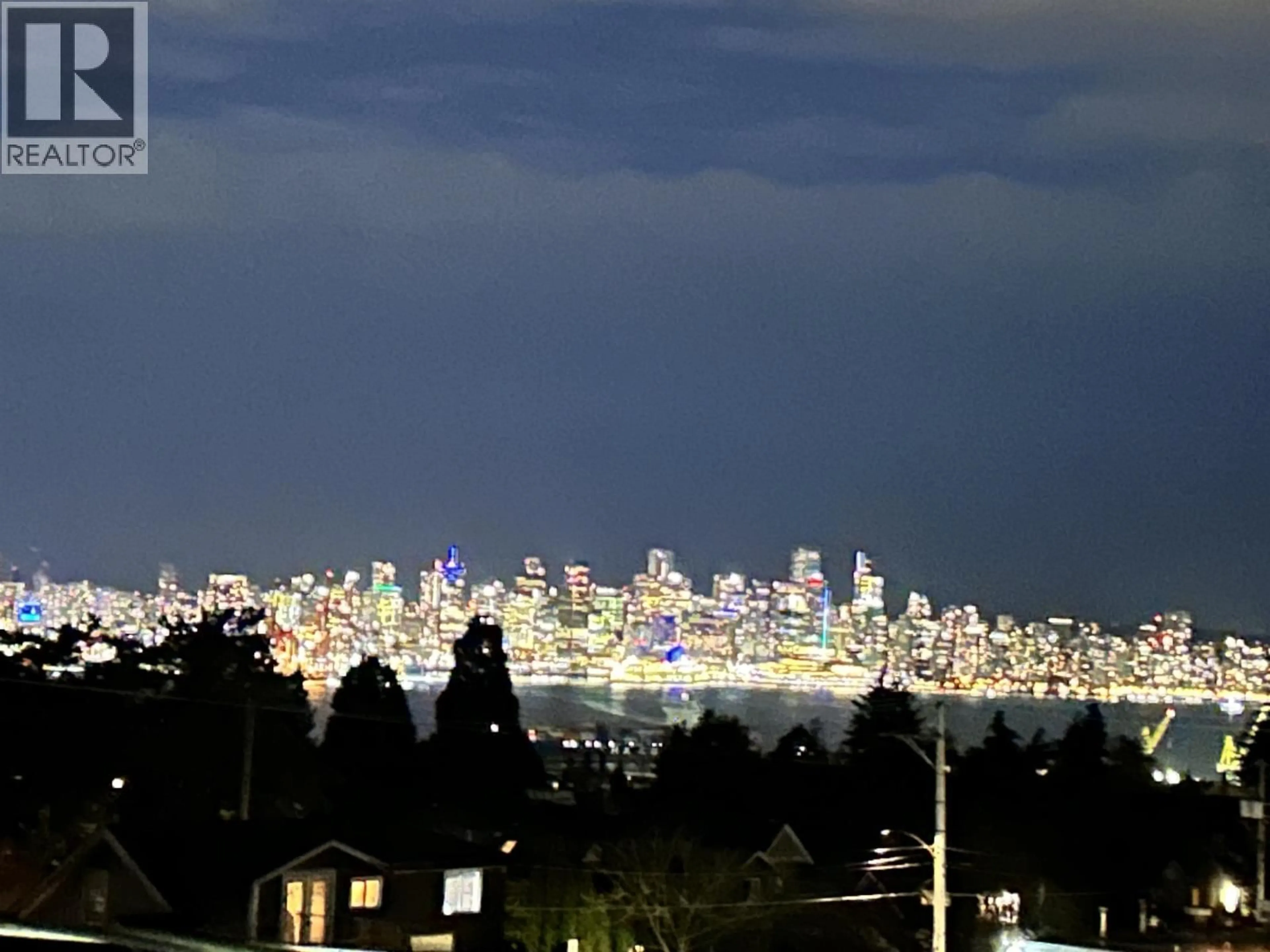 Blurry image for 635 KEITH ROAD, North Vancouver British Columbia V7L1W4