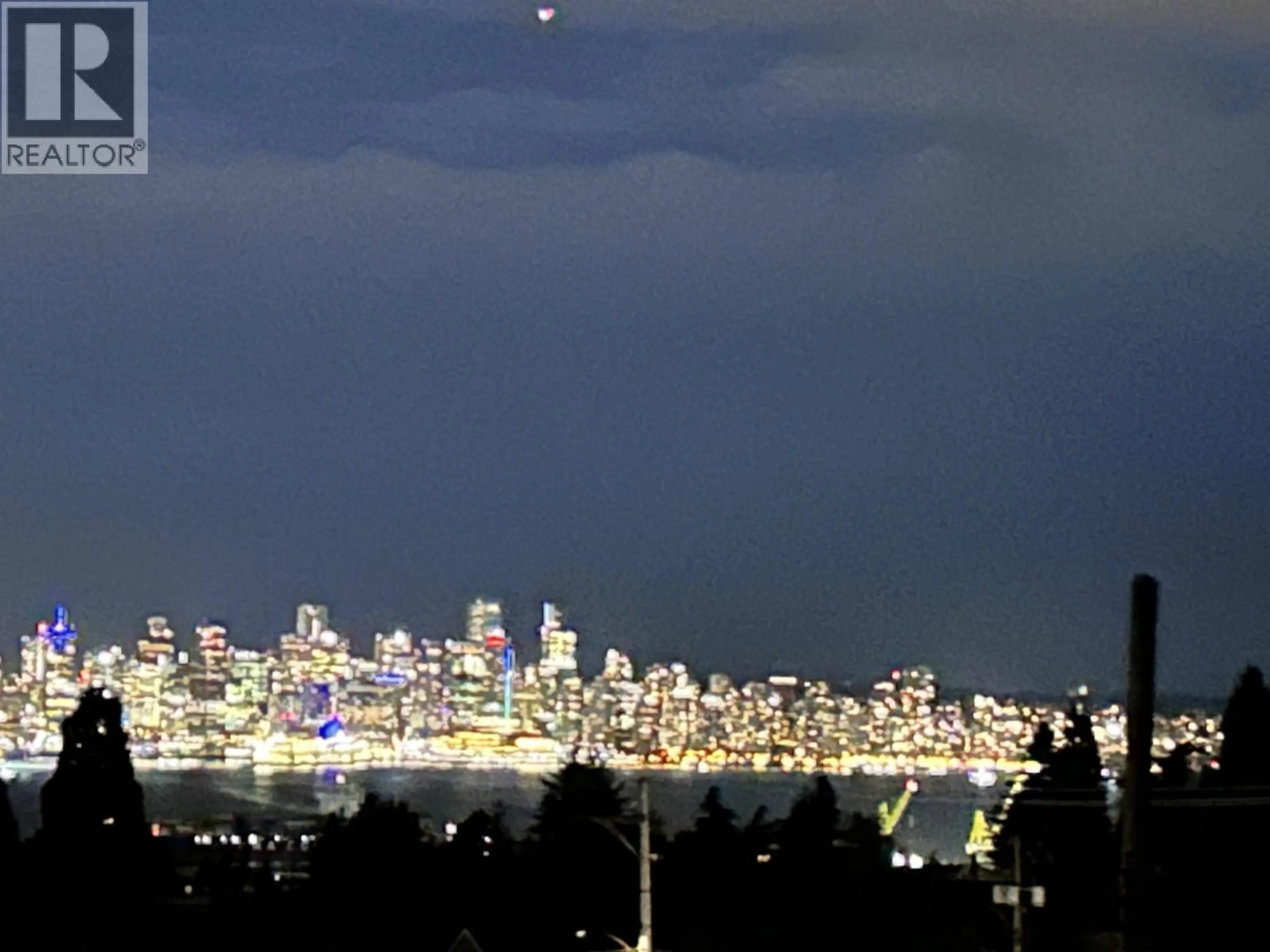 Blurry image for 635 KEITH ROAD, North Vancouver British Columbia V7L1W4