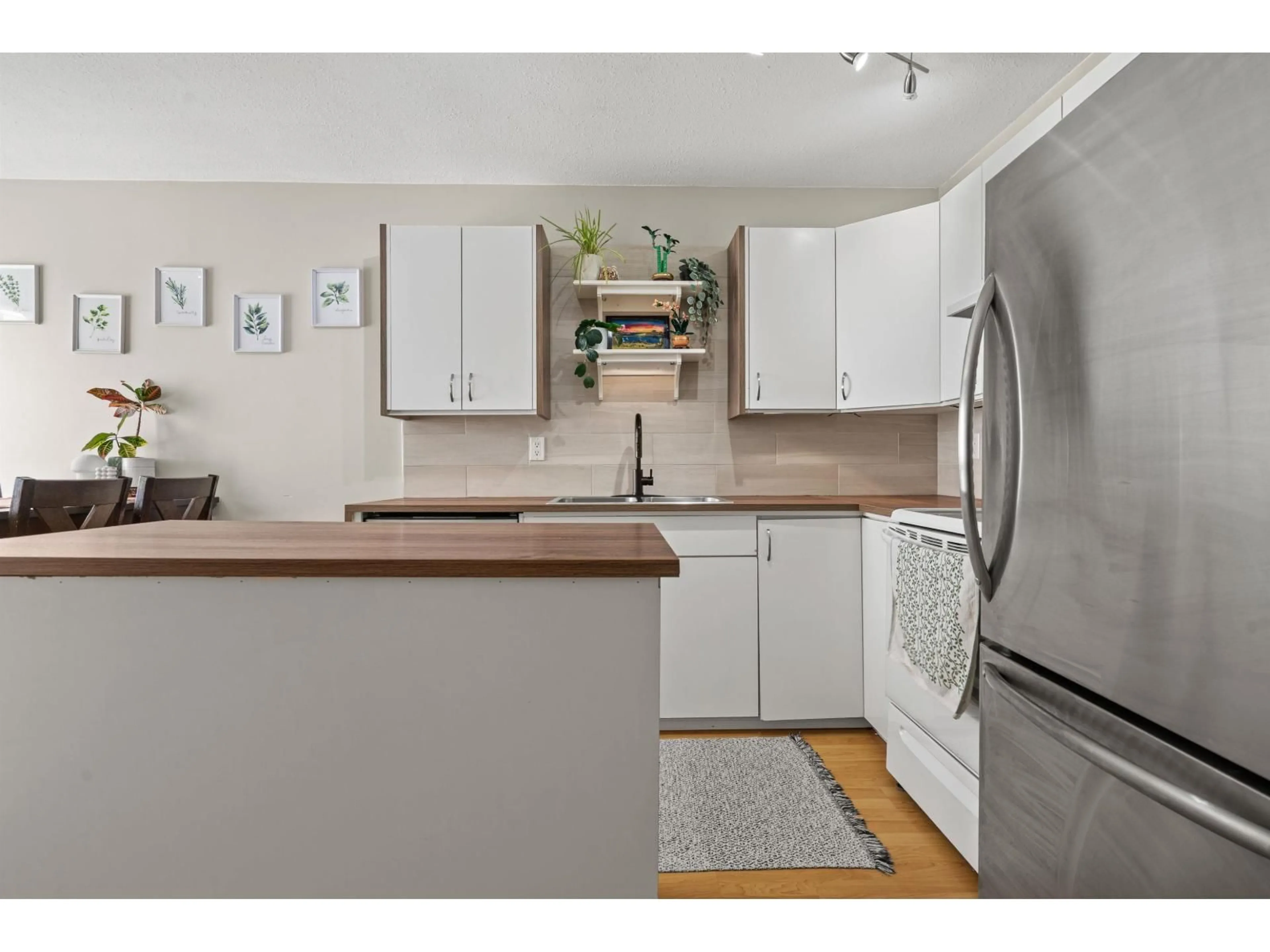 Standard kitchen, wood/laminate floor for 17 - 9206 CORBOULD STREET, Chilliwack British Columbia V2P4A5
