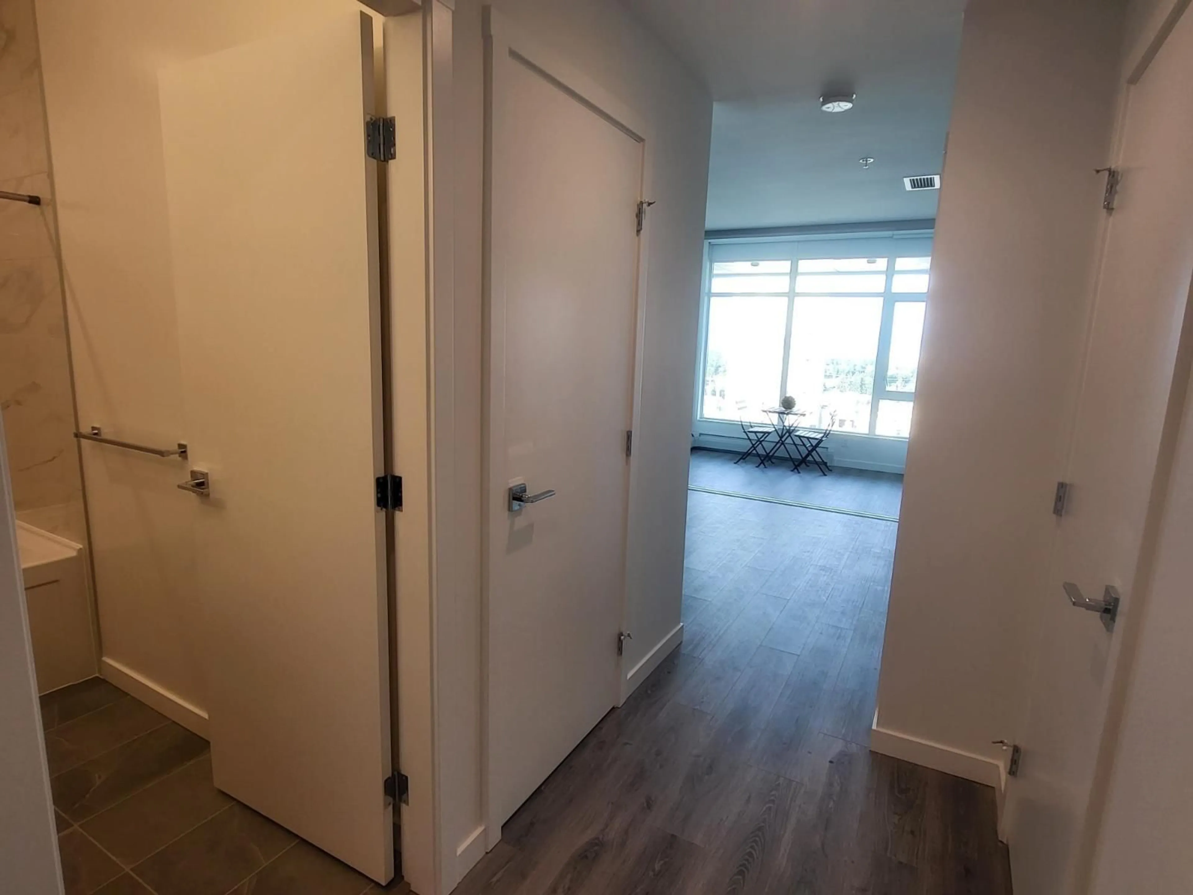 Unknown for 3305 - 13350 CENTRAL, Surrey British Columbia V3T0S1