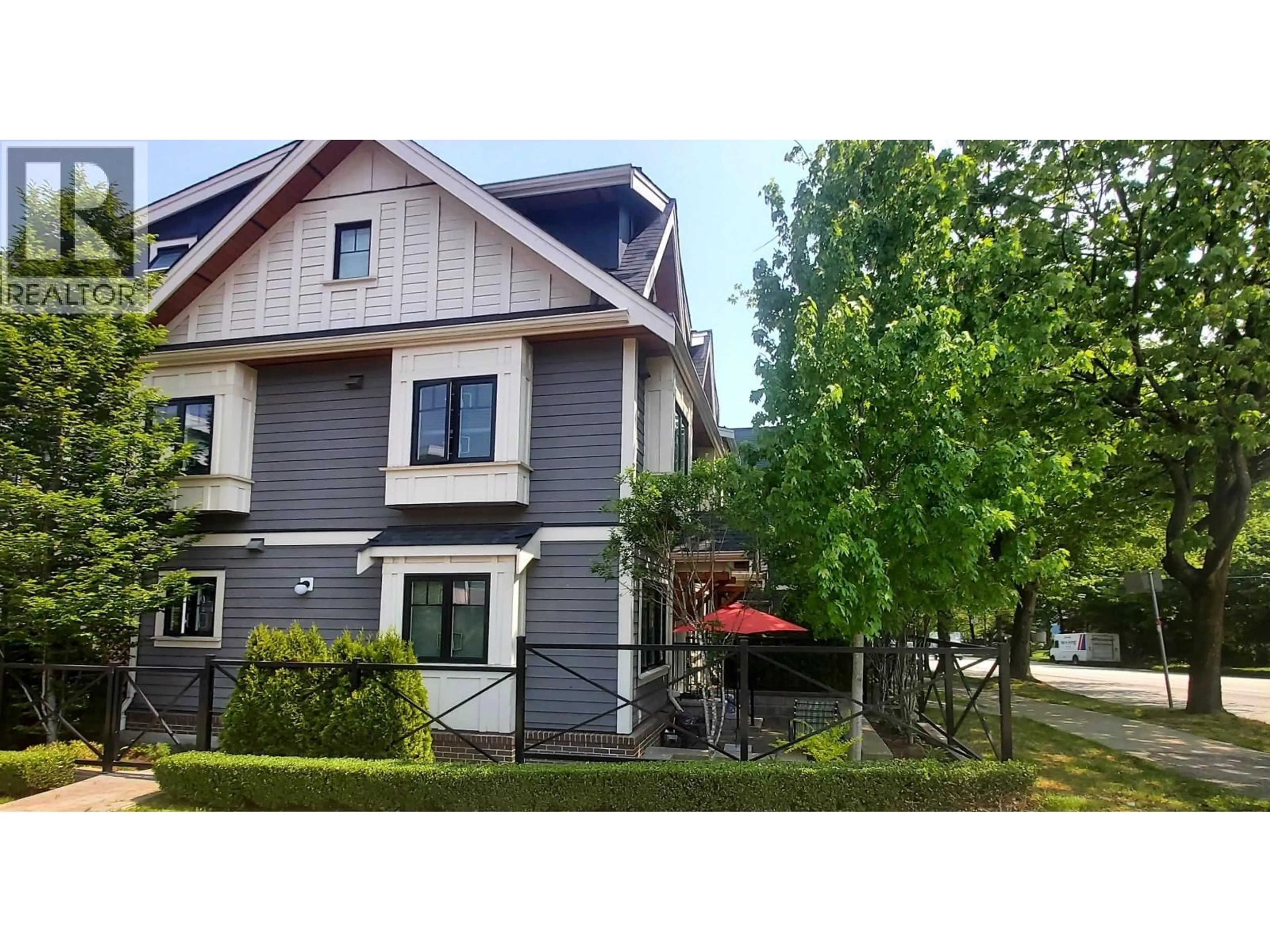Home with vinyl exterior material, street for 901 BROADWAY STREET, Vancouver British Columbia V5T1Y3