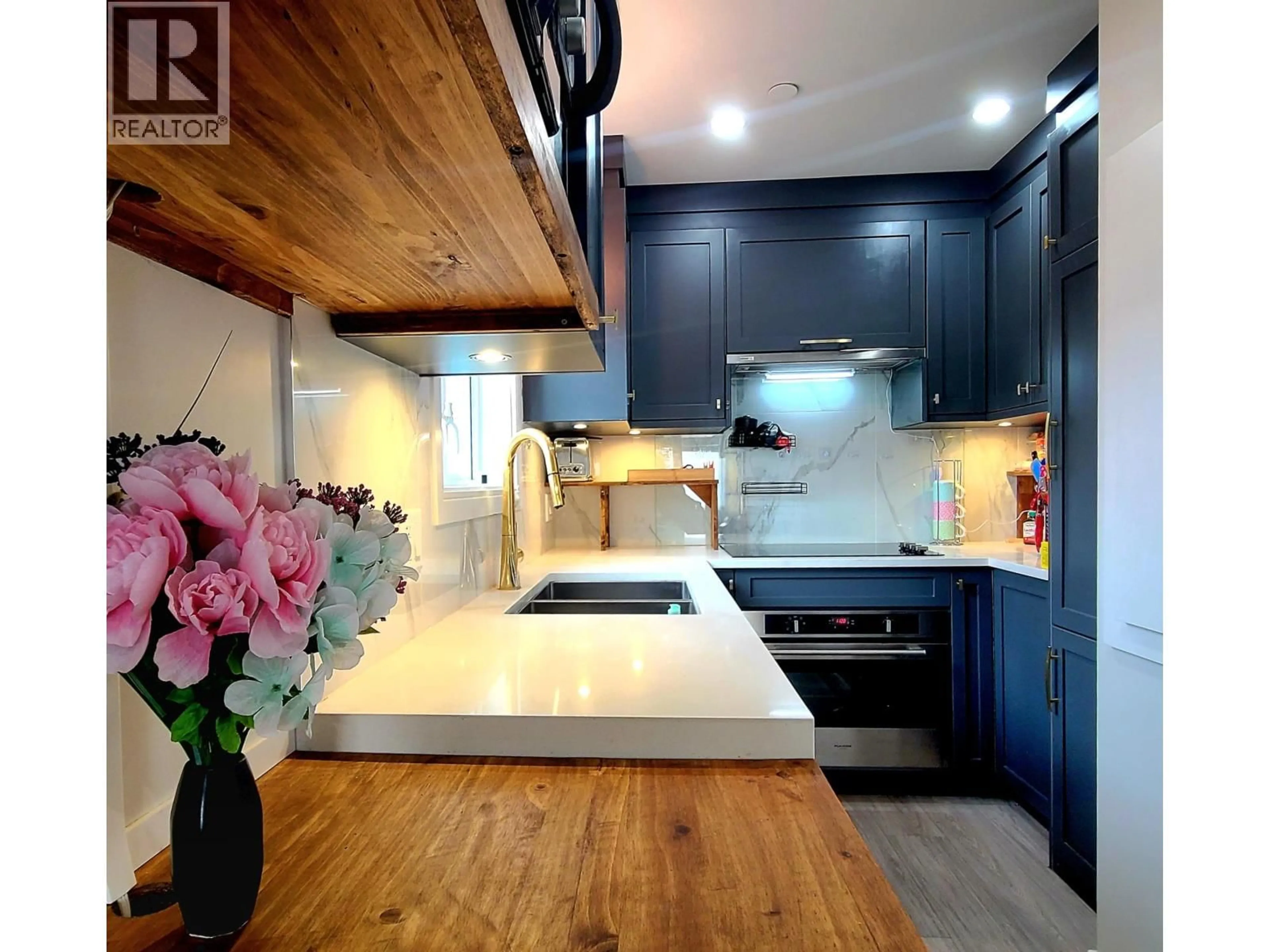 Contemporary kitchen, wood/laminate floor for 901 BROADWAY STREET, Vancouver British Columbia V5T1Y3