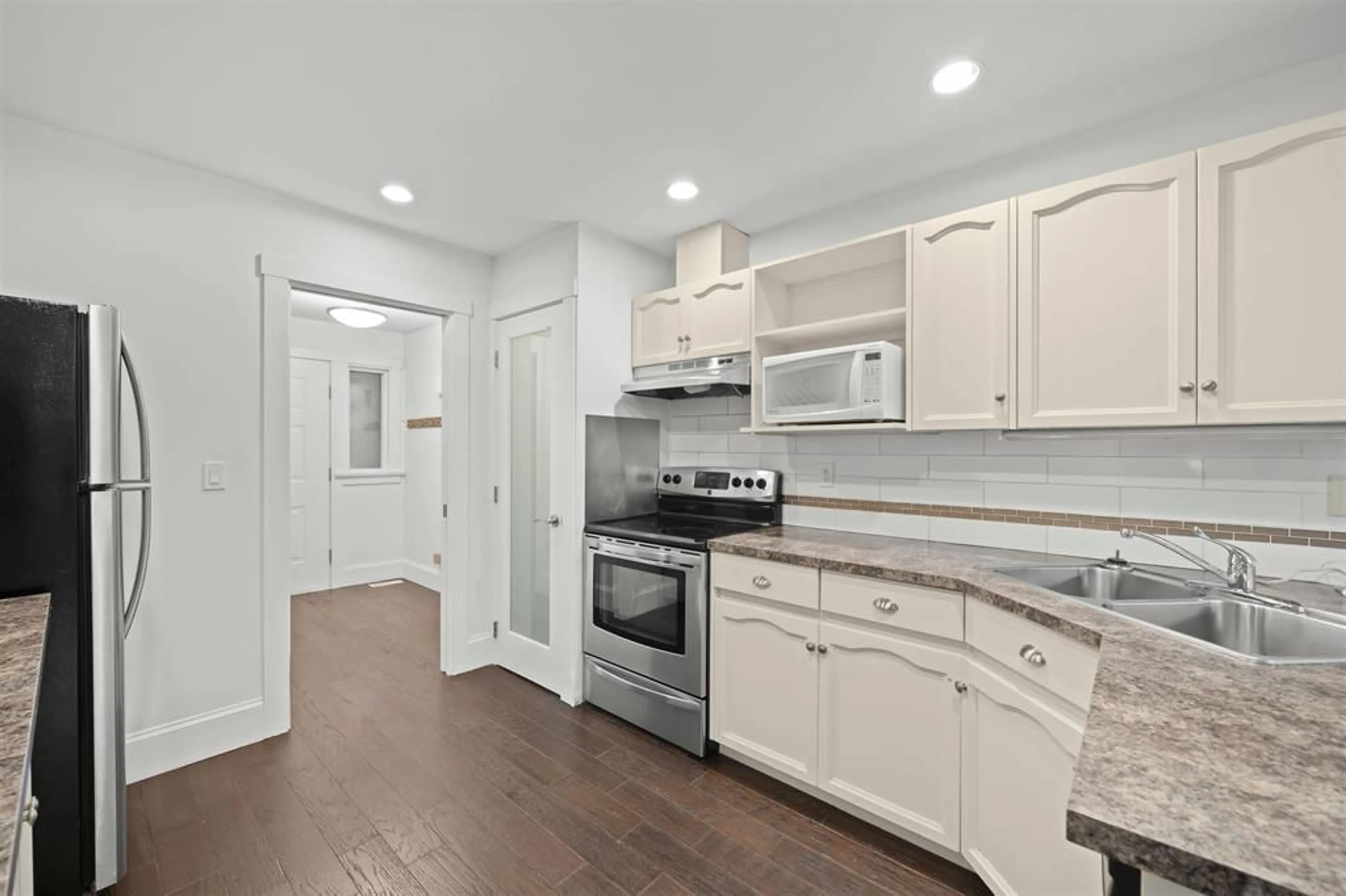 Standard kitchen, unknown for 22109 OLD YALE, Langley British Columbia V2Z1A3