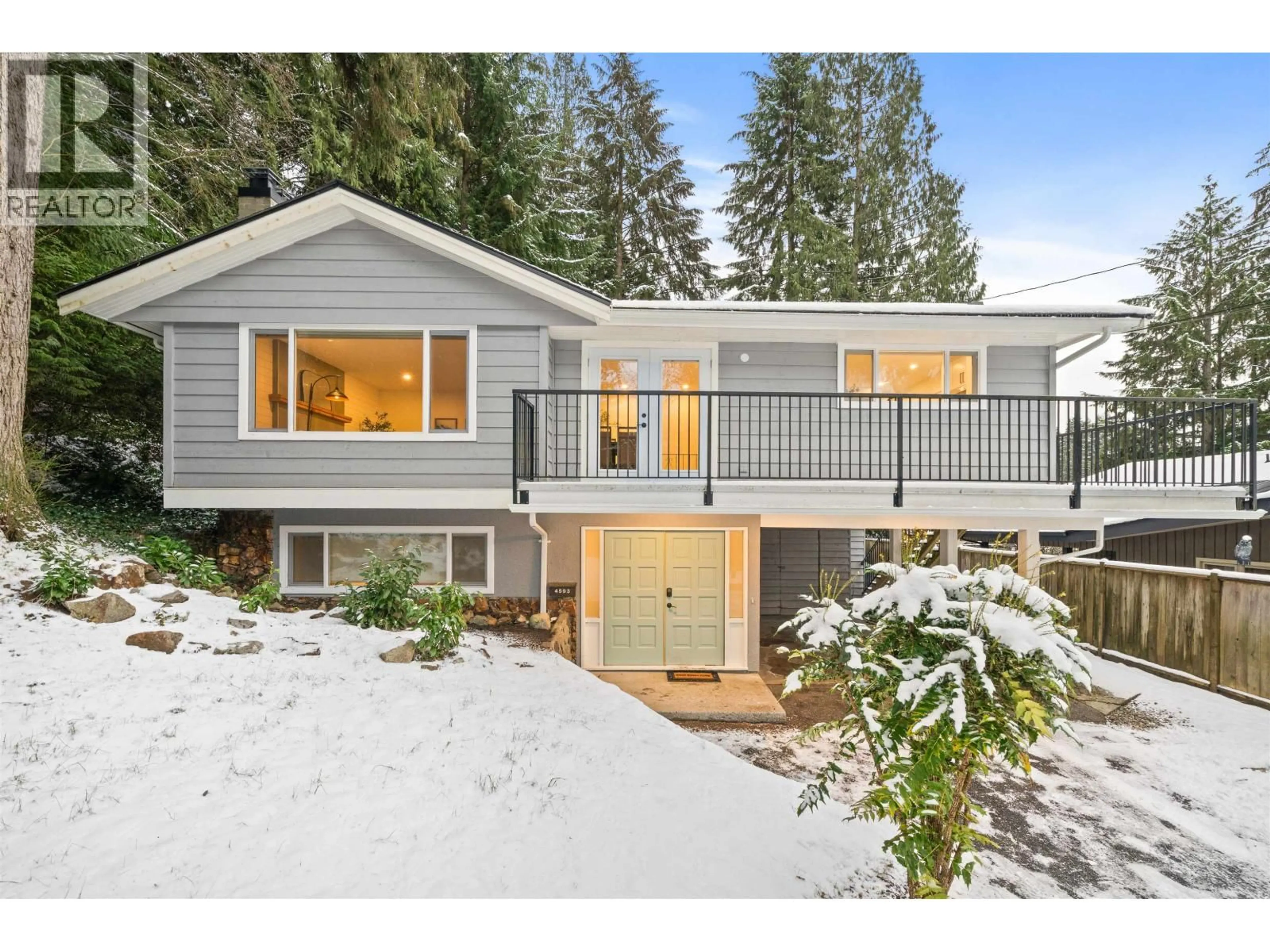 Home with vinyl exterior material, unknown for 4593 CLIFFMONT ROAD, North Vancouver British Columbia V7G1J8