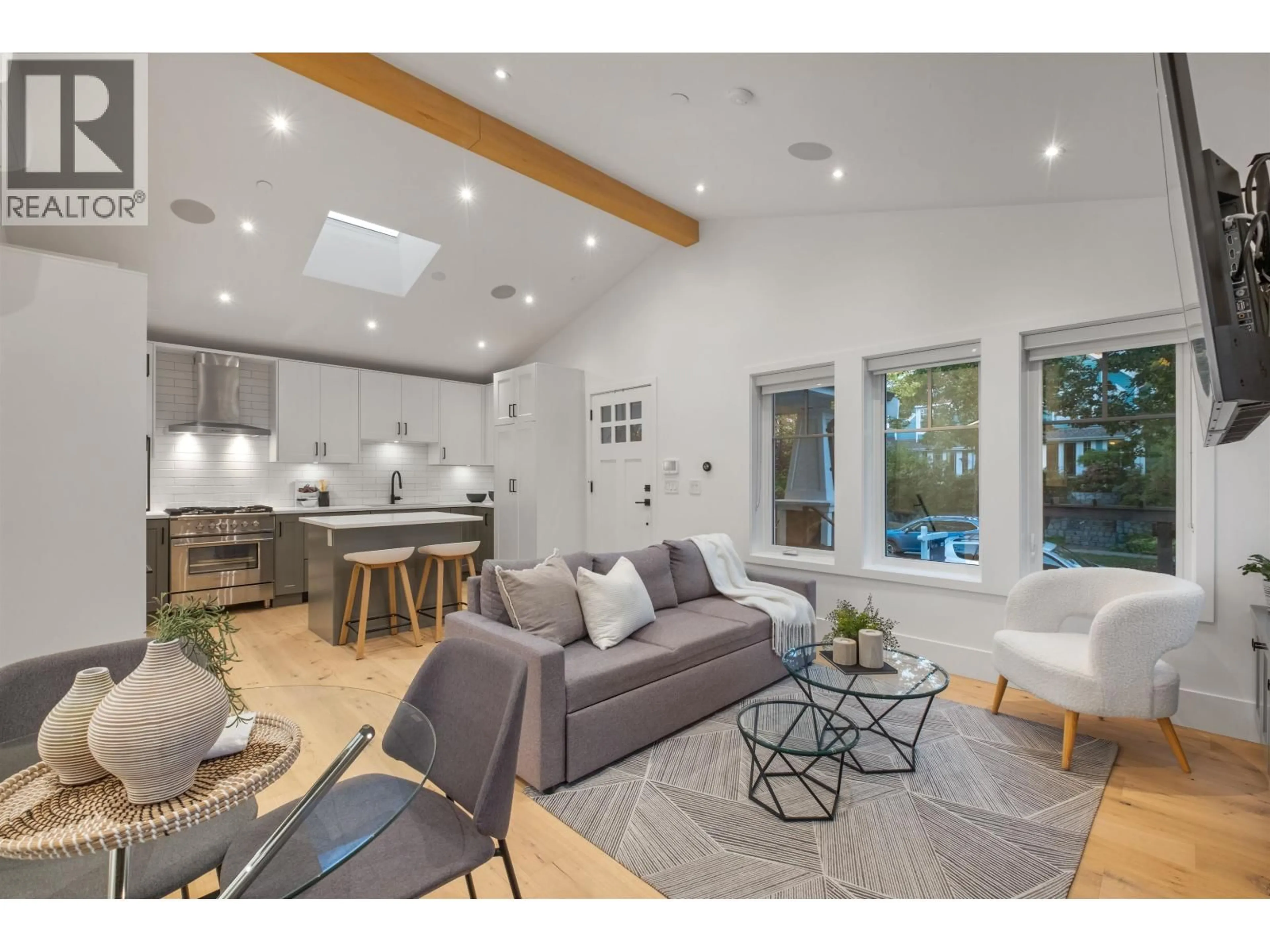 Open concept kitchen, unknown for 2058 5TH AVENUE, Vancouver British Columbia V5N1M4