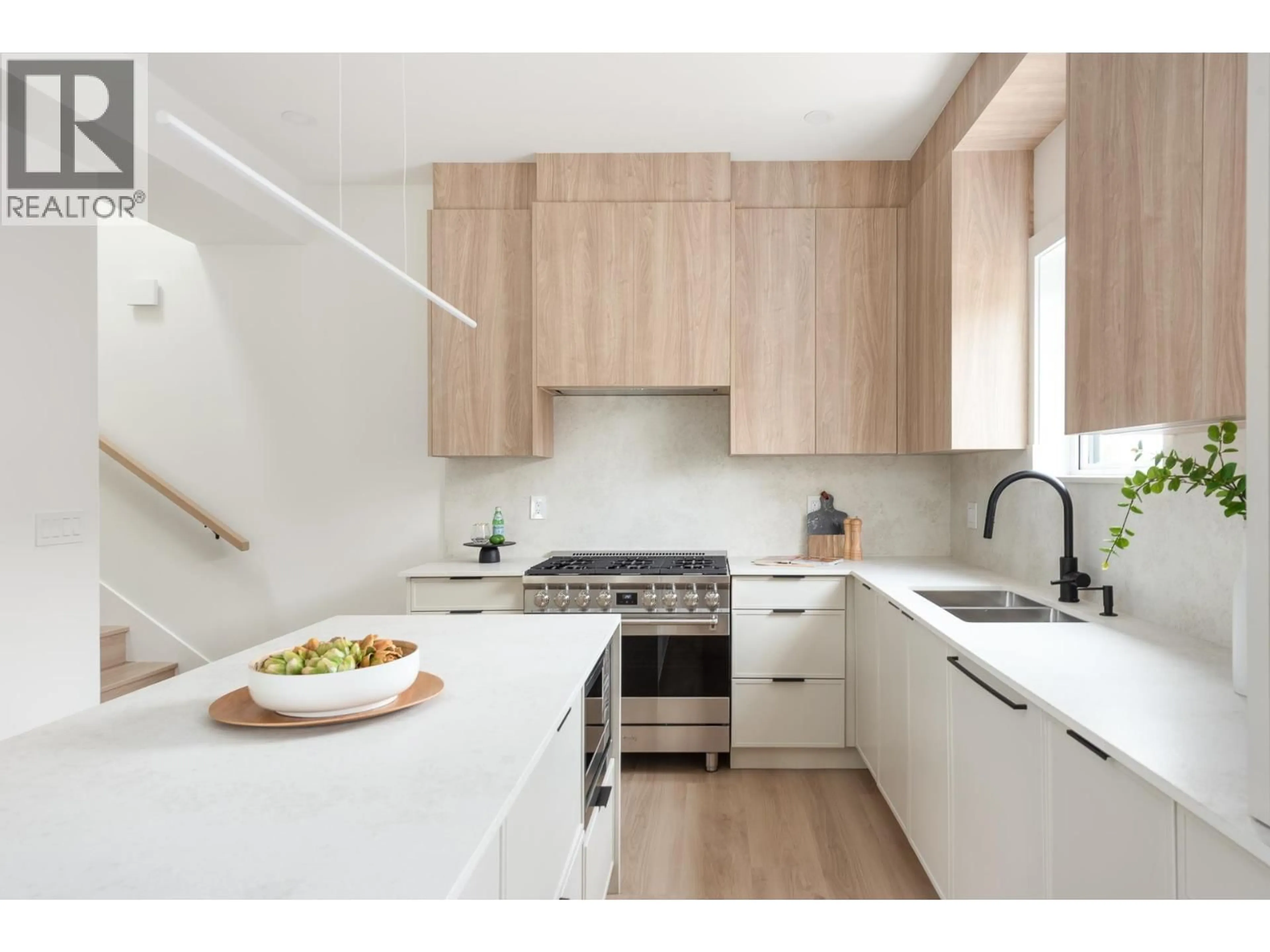 Contemporary kitchen, wood/laminate floor for 102 - 1132 MADORE AVENUE, Coquitlam British Columbia V3K3B9